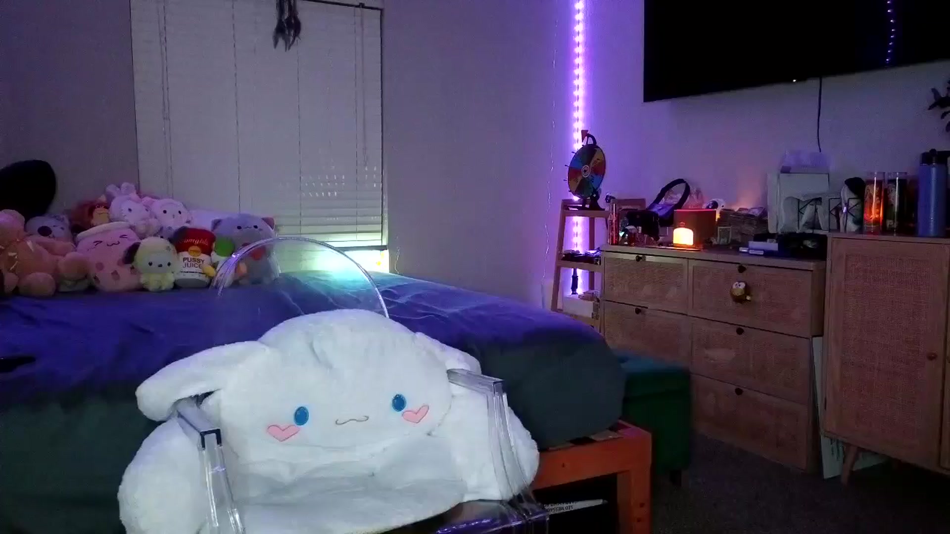 Gallery image thumbnail from dolllface's myfreecams stream on, 02/21/2025, 07:57 image 20 of 20