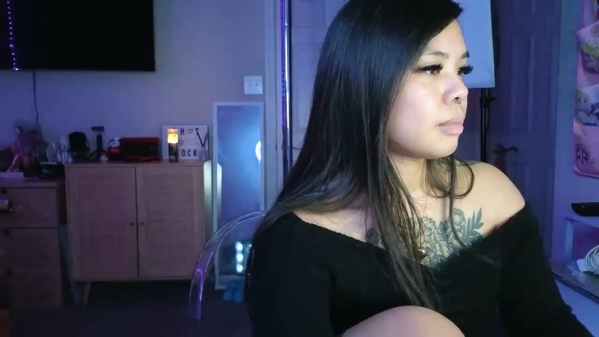 Gallery image thumbnail from dolllface's myfreecams stream on, 02/25/2025, 09:19 image 11 of 20