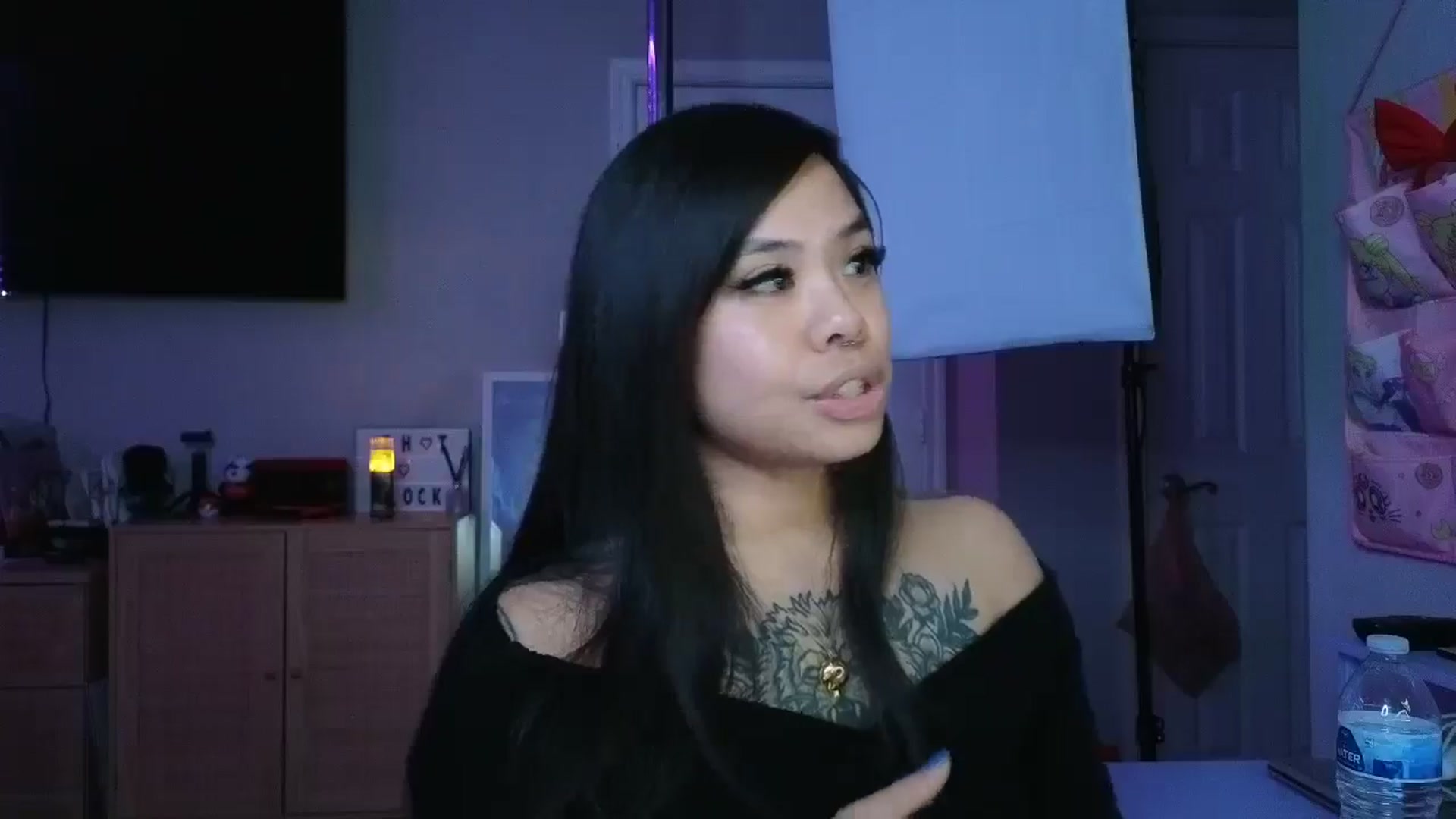 Gallery image thumbnail from dolllface's myfreecams stream on, 02/25/2025, 09:19 image 6 of 20