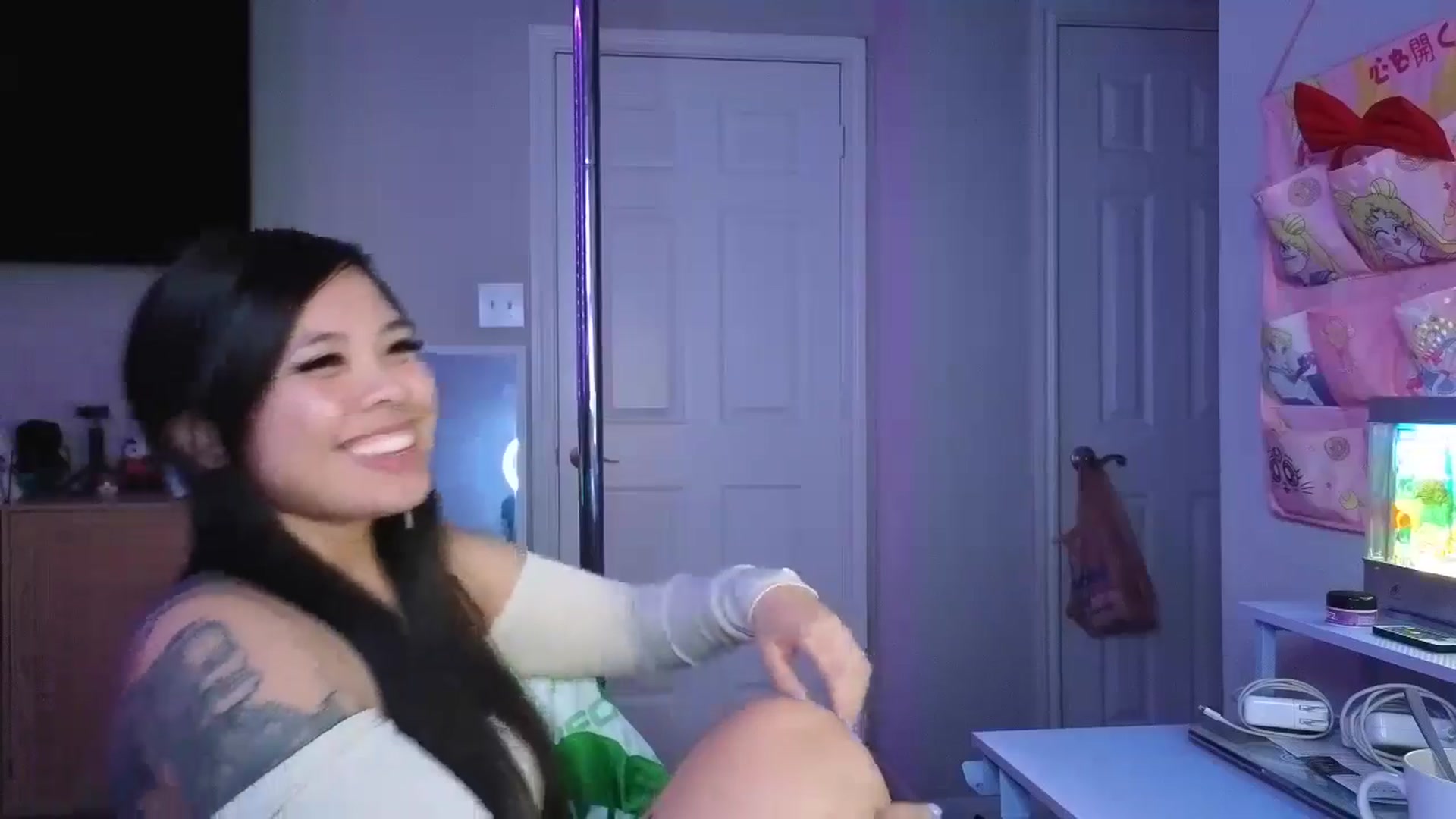 Gallery image thumbnail from dolllface's myfreecams stream on, 02/26/2025, 10:04 image 15 of 20