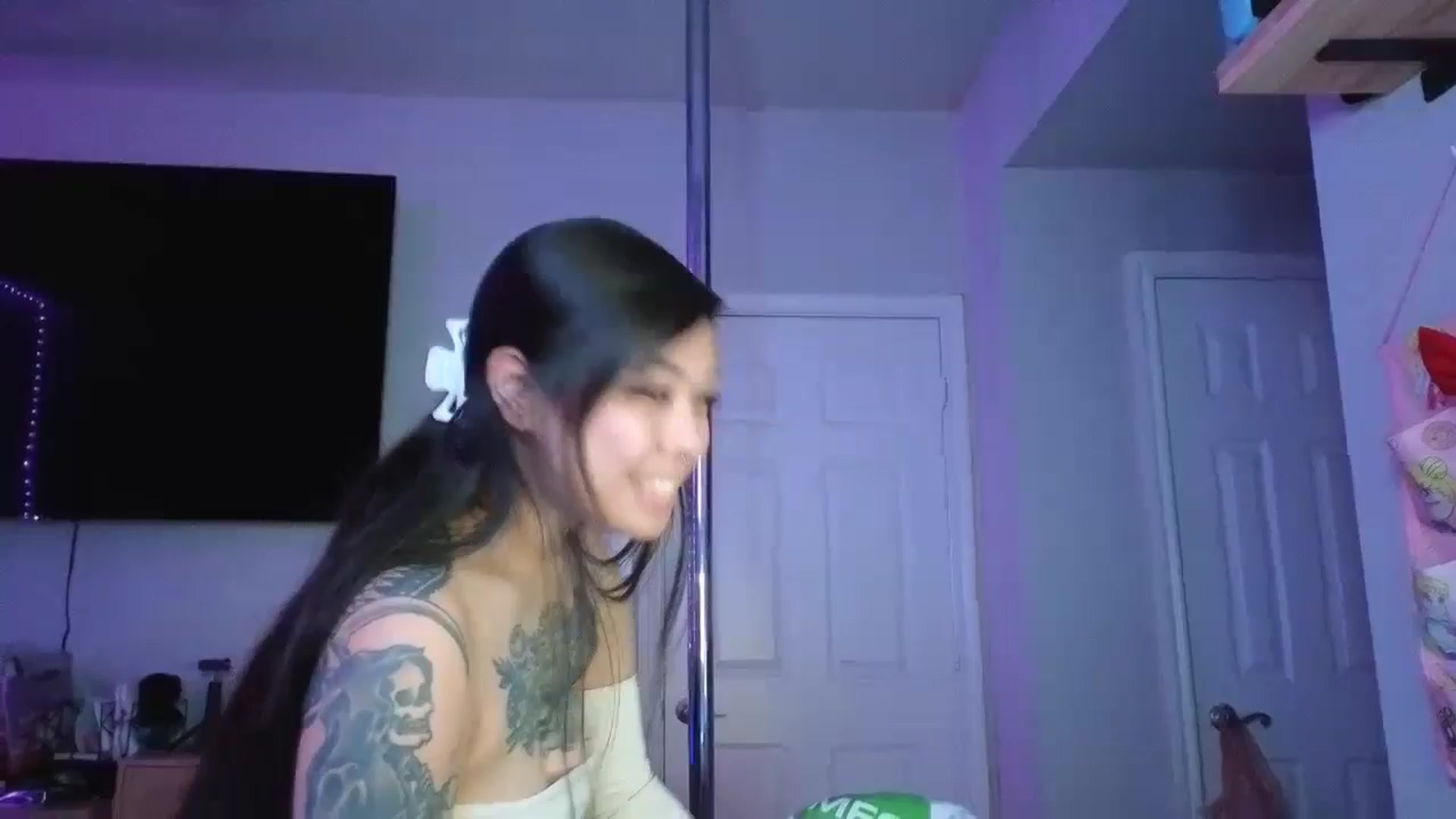 Gallery image thumbnail from dolllface's myfreecams stream on, 02/26/2025, 10:04 image 1 of 20