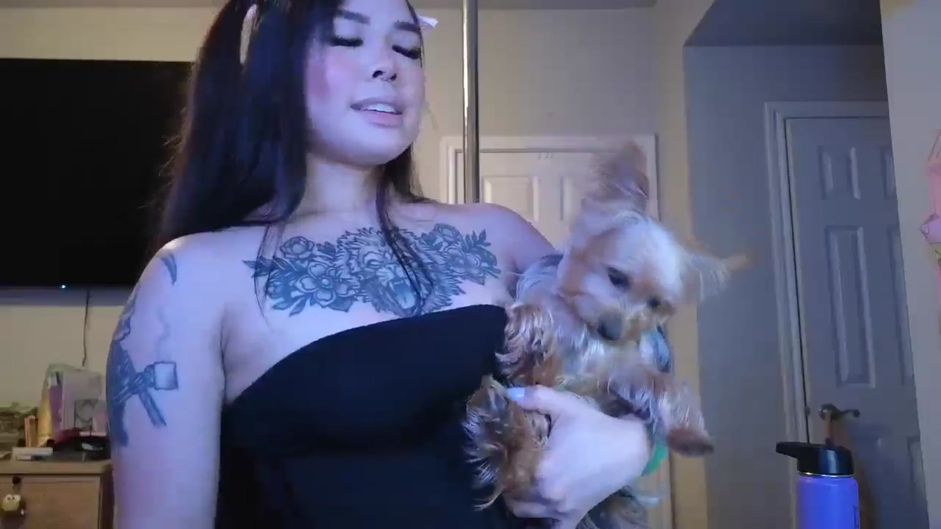 Gallery image thumbnail from dolllface's myfreecams stream on, 02/28/2025, 03:37 image 6 of 20