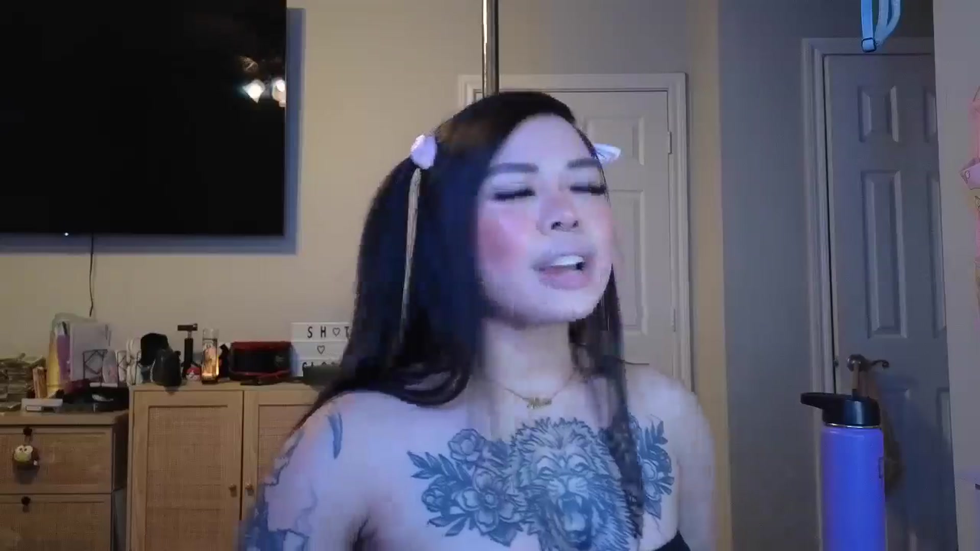 Gallery image thumbnail from dolllface's myfreecams stream on, 02/28/2025, 03:37 image 13 of 20