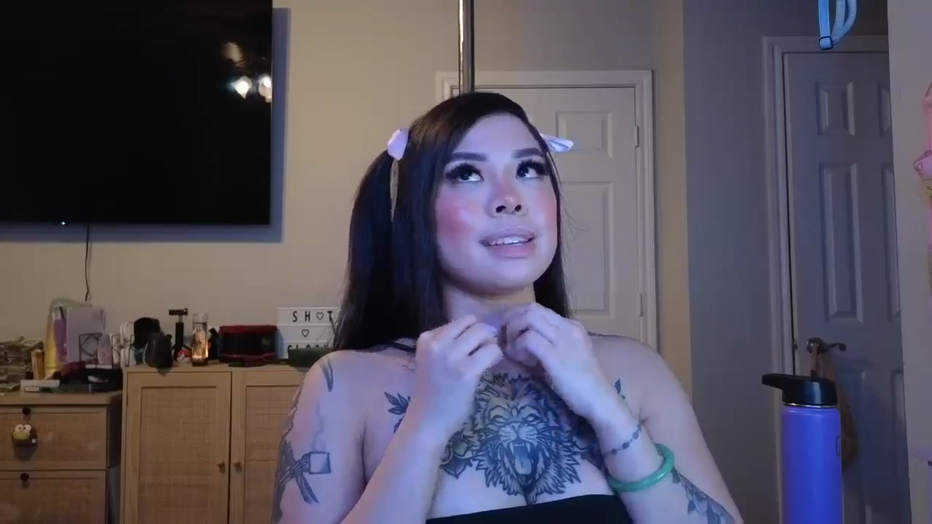 Gallery image thumbnail from dolllface's myfreecams stream on, 02/28/2025, 03:37 image 12 of 20