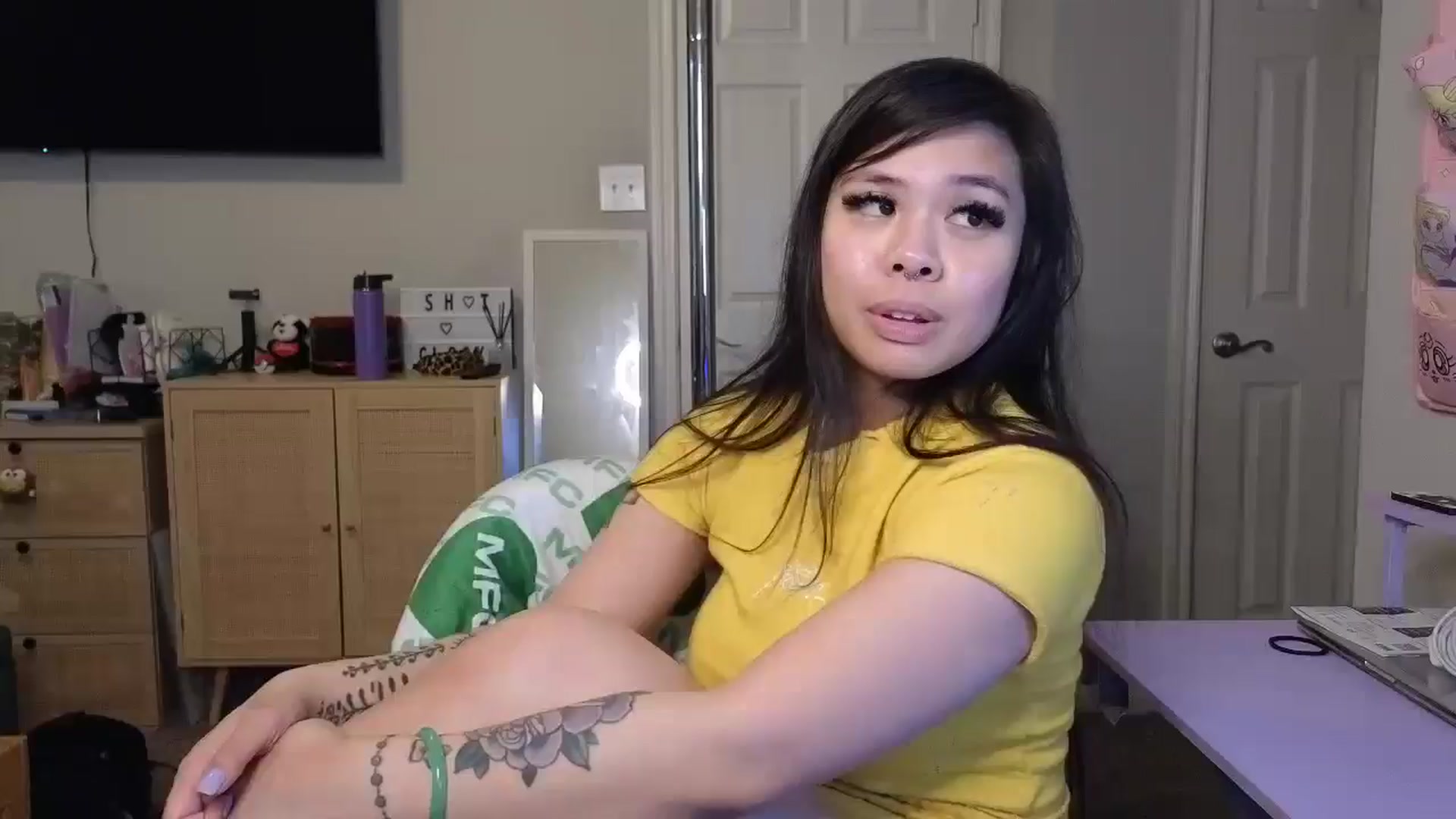 Gallery image thumbnail from dolllface's myfreecams stream on, 03/02/2025, 15:49 image 4 of 20