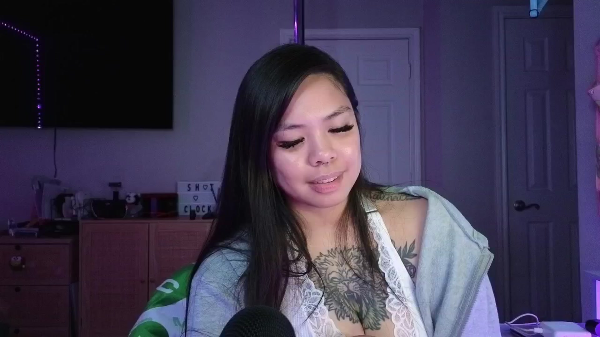 Gallery image thumbnail from dolllface's myfreecams stream on, 03/04/2025, 07:33 image 8 of 20
