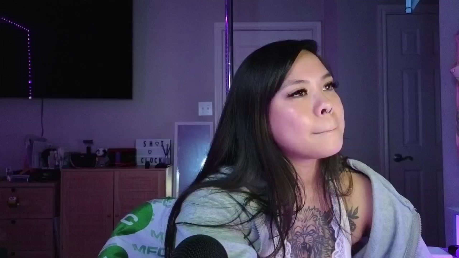 Gallery image thumbnail from dolllface's myfreecams stream on, 03/04/2025, 07:33 image 4 of 20