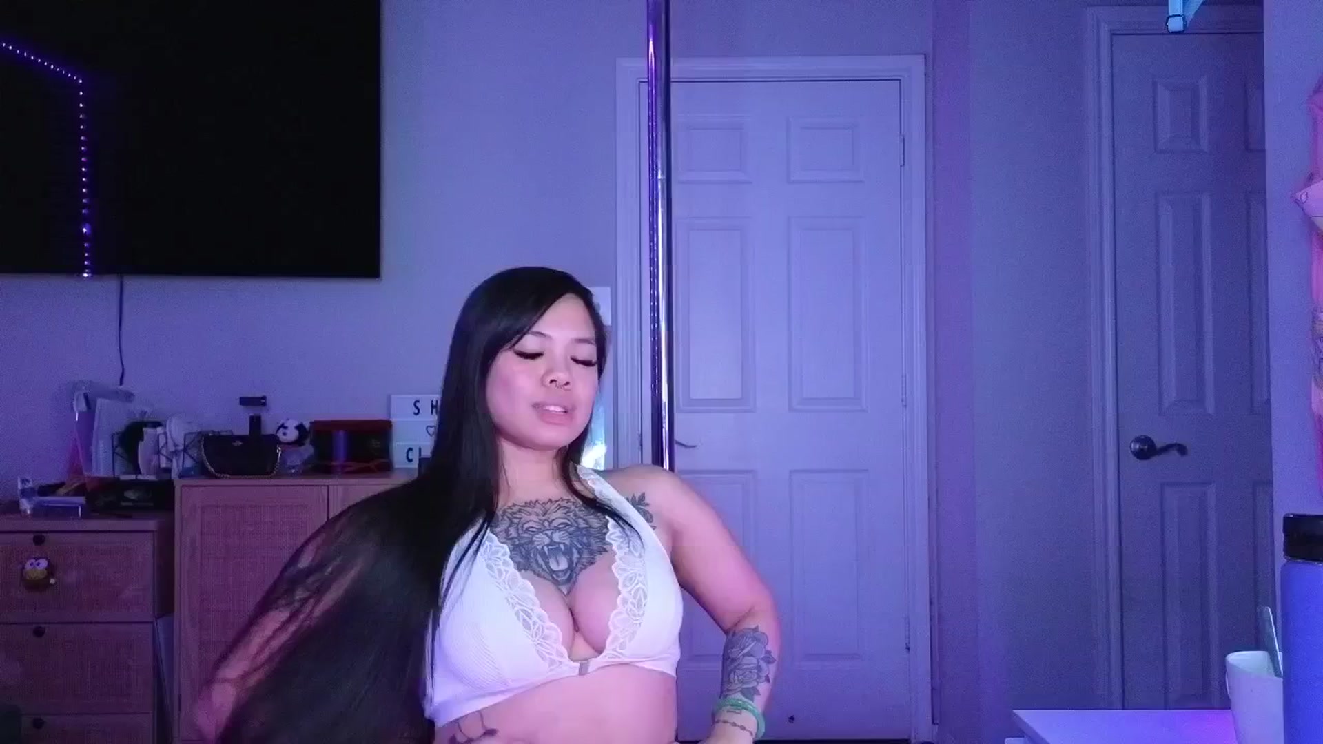 Gallery image thumbnail from dolllface's myfreecams stream on, 03/04/2025, 10:54 image 4 of 20