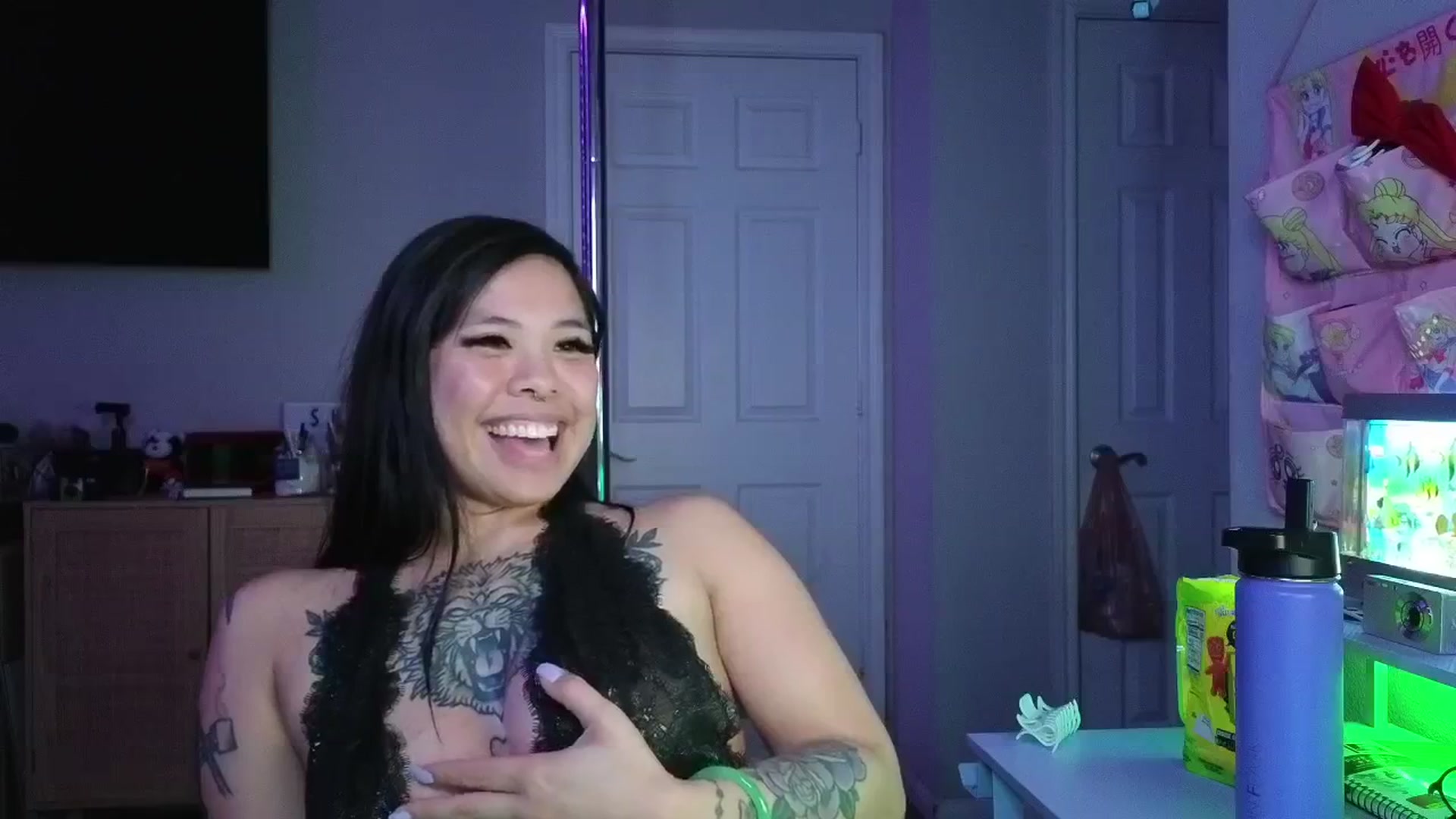 Gallery image thumbnail from dolllface's myfreecams stream on, 03/07/2025, 11:07 image 11 of 20