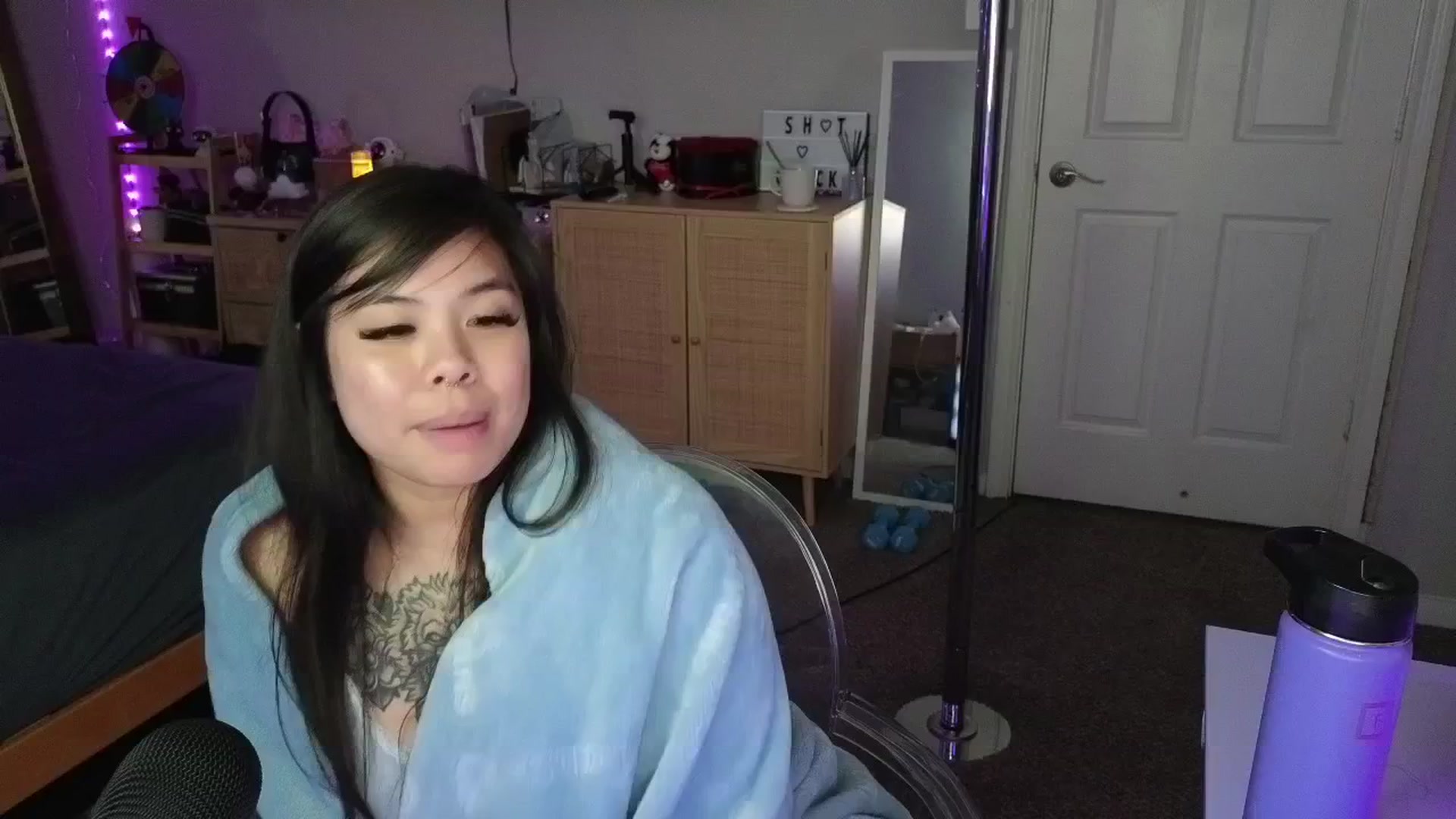 Gallery image thumbnail from dolllface's myfreecams stream on, 03/12/2025, 08:48 image 20 of 20
