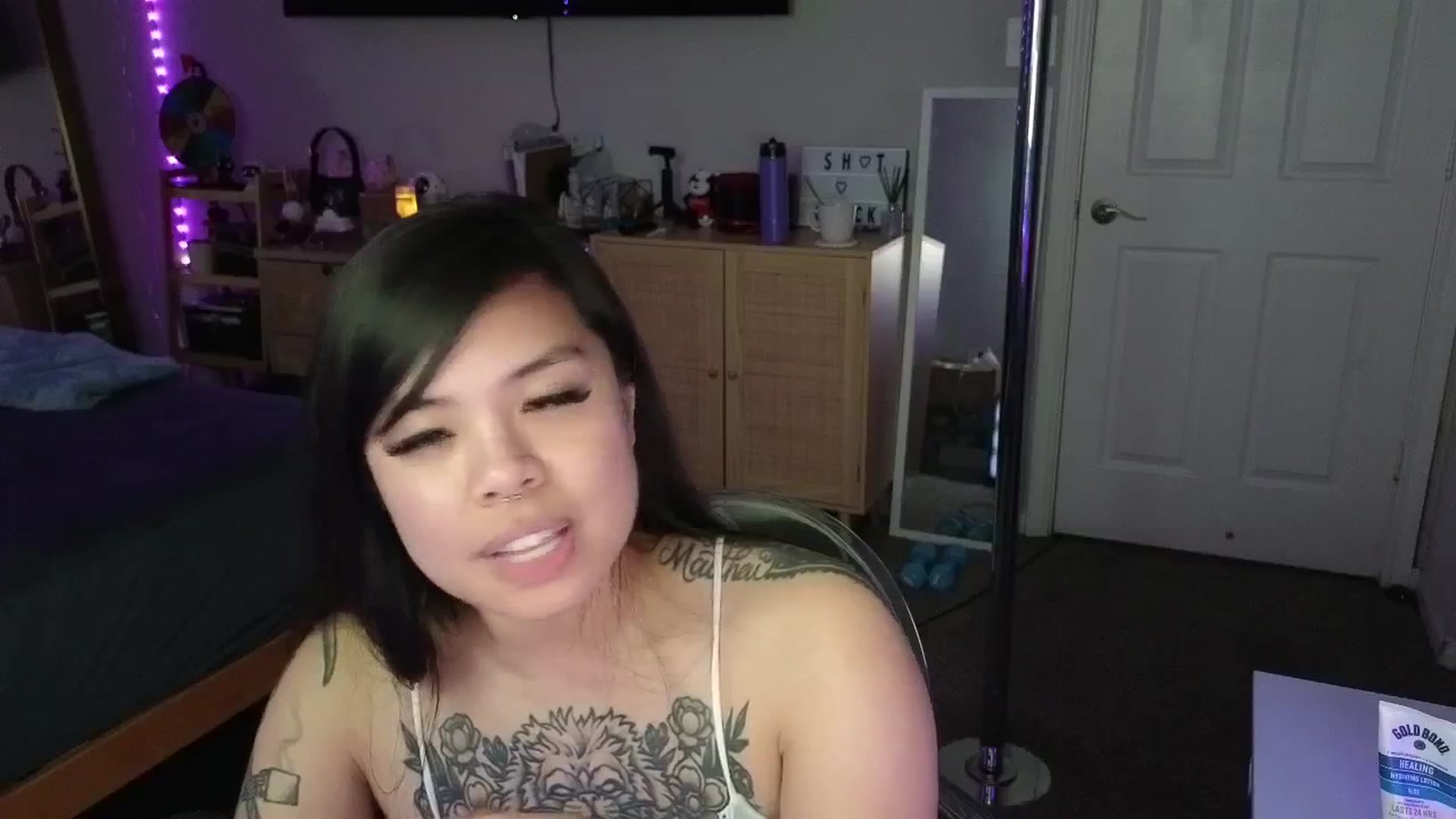 Gallery image thumbnail from dolllface's myfreecams stream on, 03/12/2025, 08:48 image 6 of 20