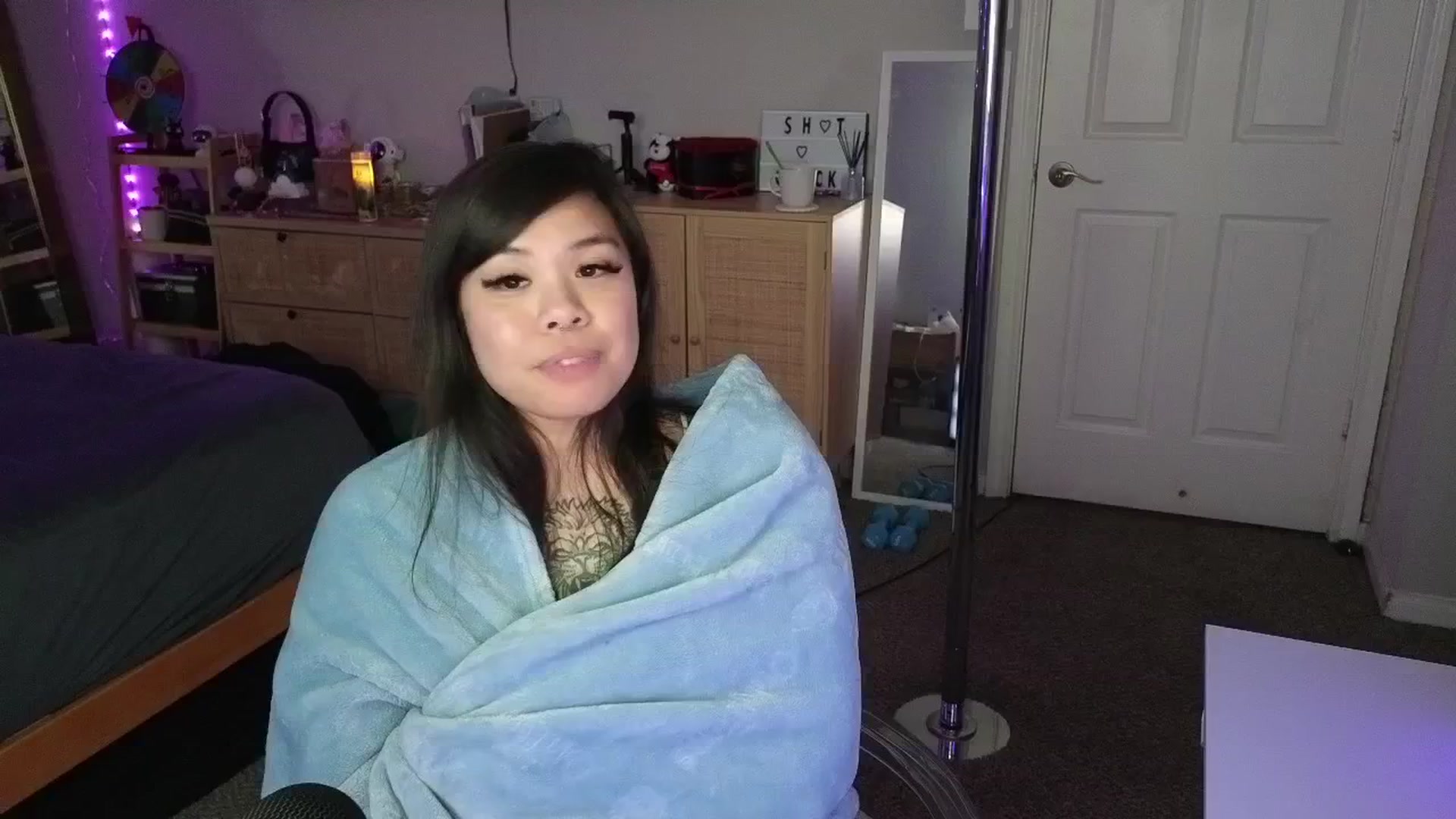 Gallery image thumbnail from dolllface's myfreecams stream on, 03/12/2025, 08:48 image 15 of 20