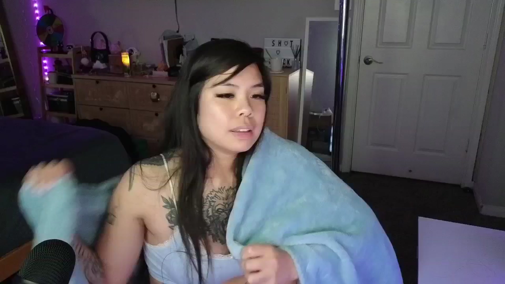 Gallery image thumbnail from dolllface's myfreecams stream on, 03/12/2025, 08:48 image 19 of 20