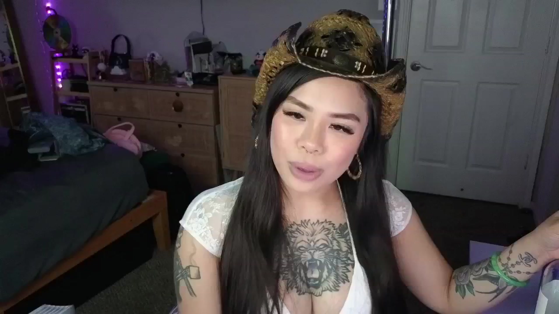 Gallery image thumbnail from dolllface's myfreecams stream on, 03/20/2025, 09:00 image 19 of 20