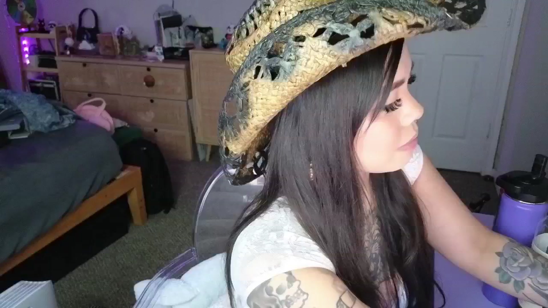 Gallery image thumbnail from dolllface's myfreecams stream on, 03/20/2025, 09:00 image 8 of 20