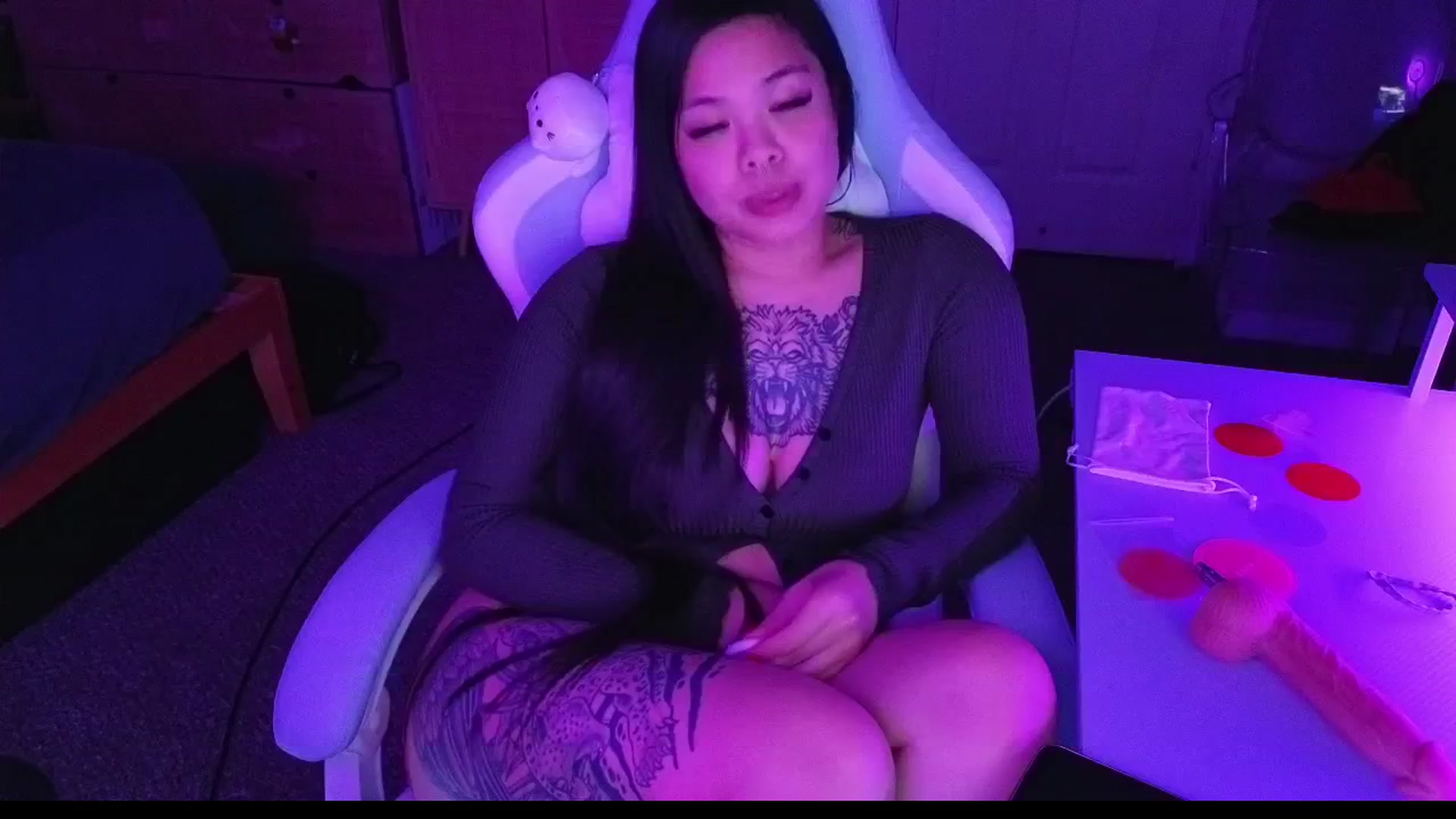 Gallery image thumbnail from dolllface's myfreecams stream on, 04/12/2025, 10:18 image 19 of 20