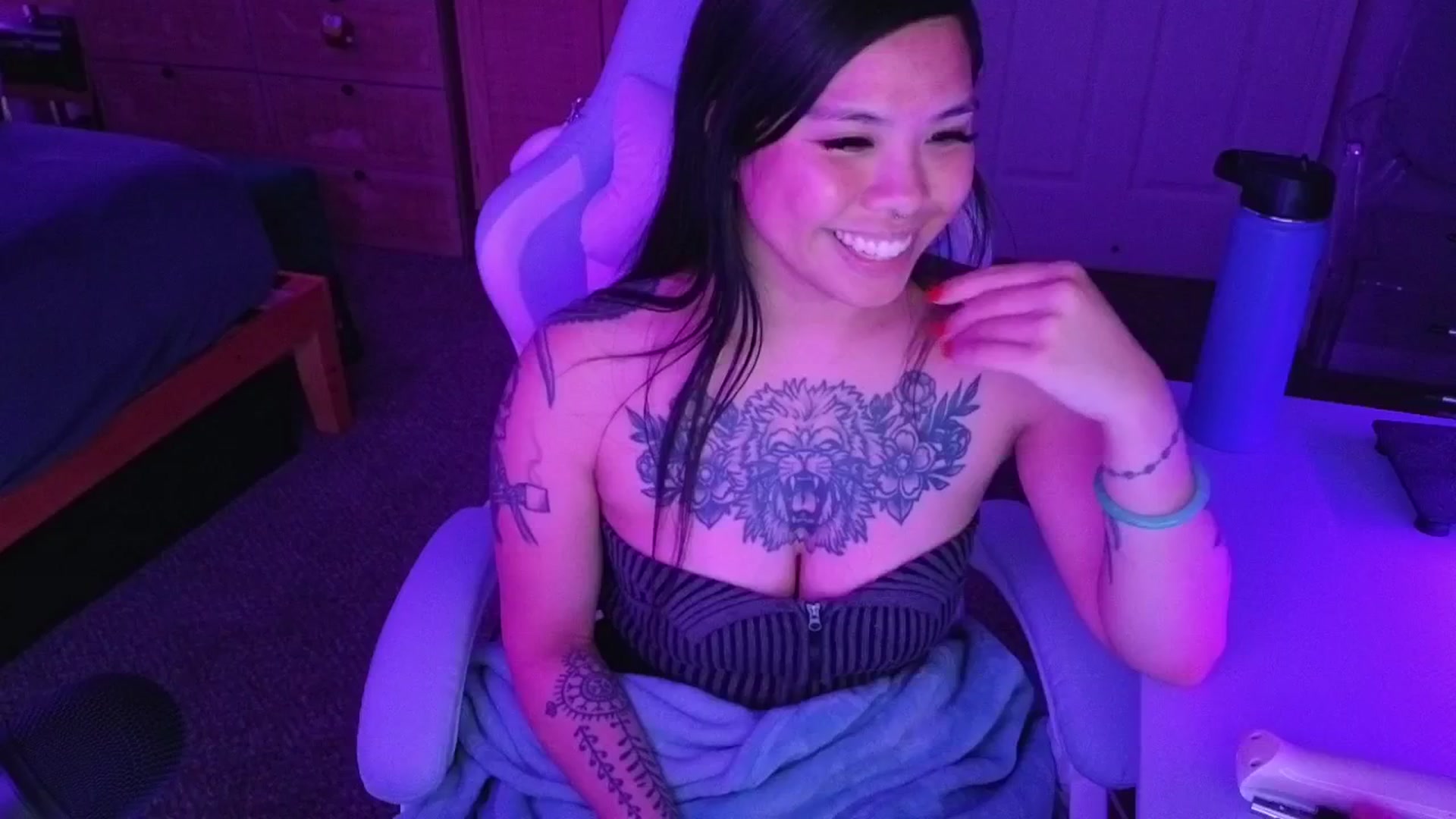 Gallery image thumbnail from dolllface's myfreecams stream on, 04/18/2025, 12:25 image 20 of 20
