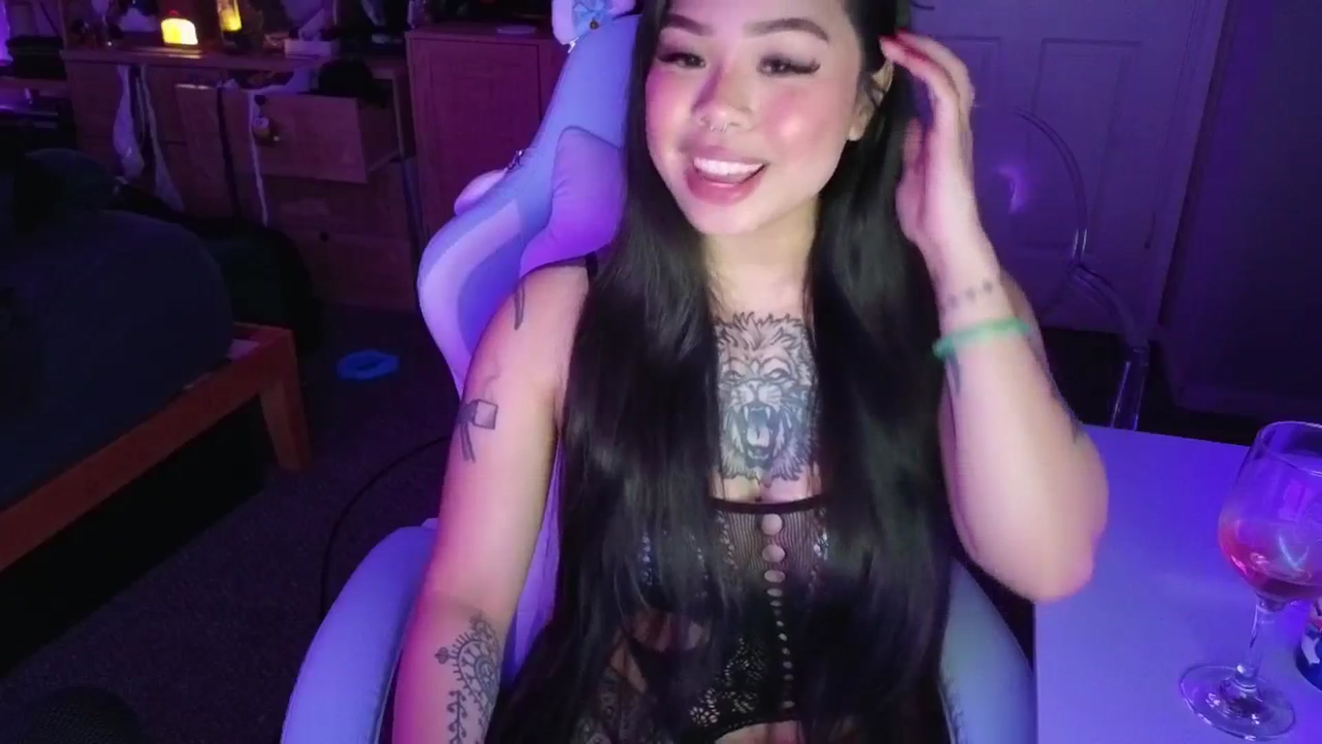 Gallery image thumbnail from dolllface's myfreecams stream on, 04/22/2025, 10:54 image 10 of 20