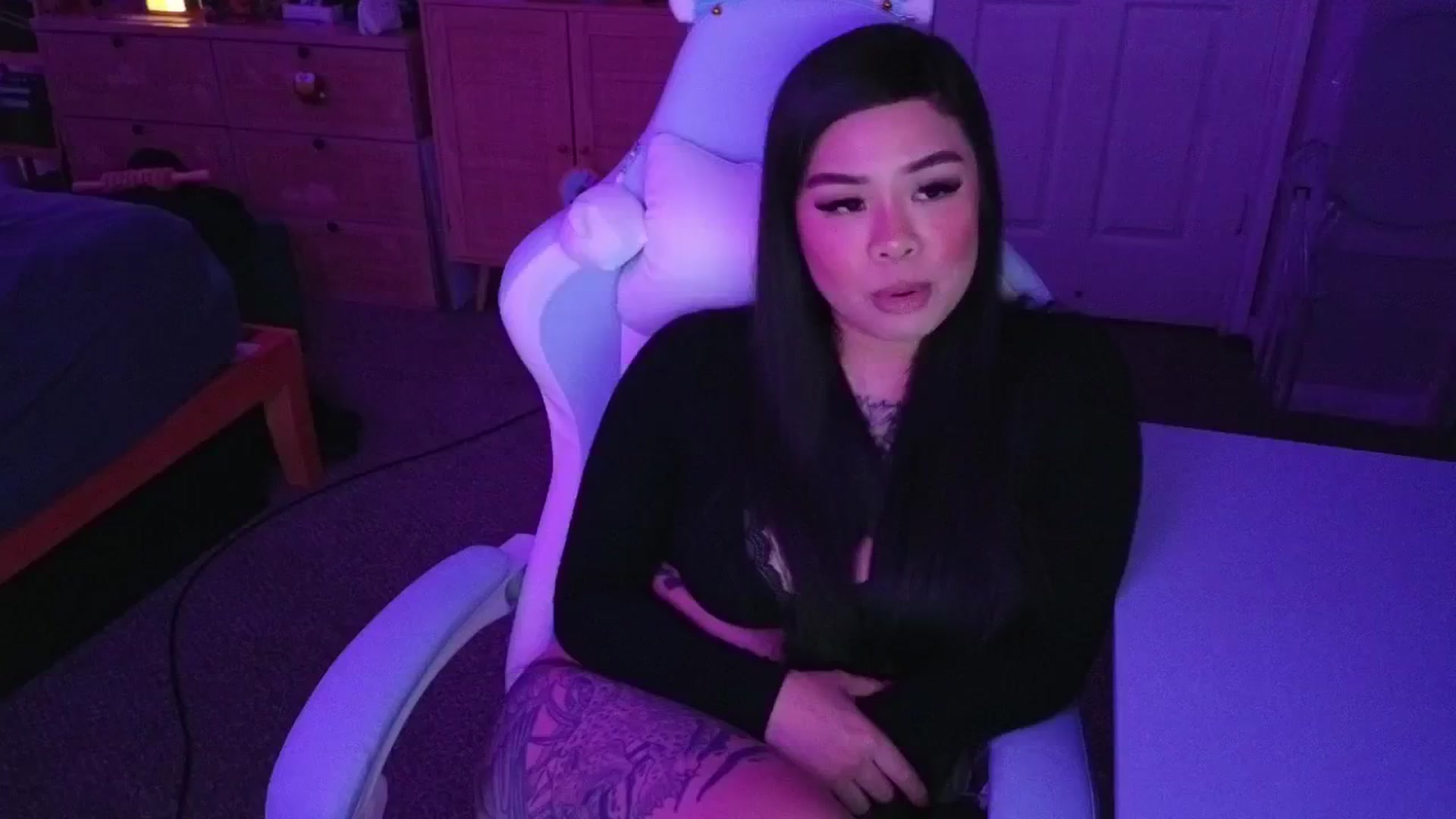 Gallery image thumbnail from dolllface's myfreecams stream on, 04/24/2025, 07:19 image 8 of 20