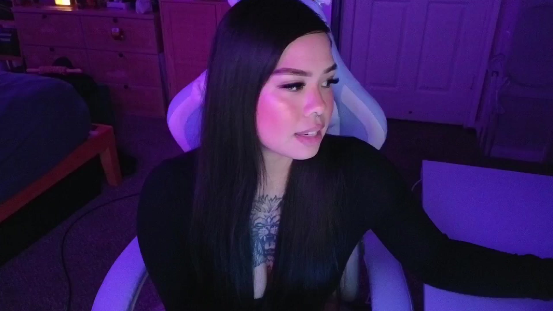 Gallery image thumbnail from dolllface's myfreecams stream on, 04/24/2025, 07:19 image 13 of 20