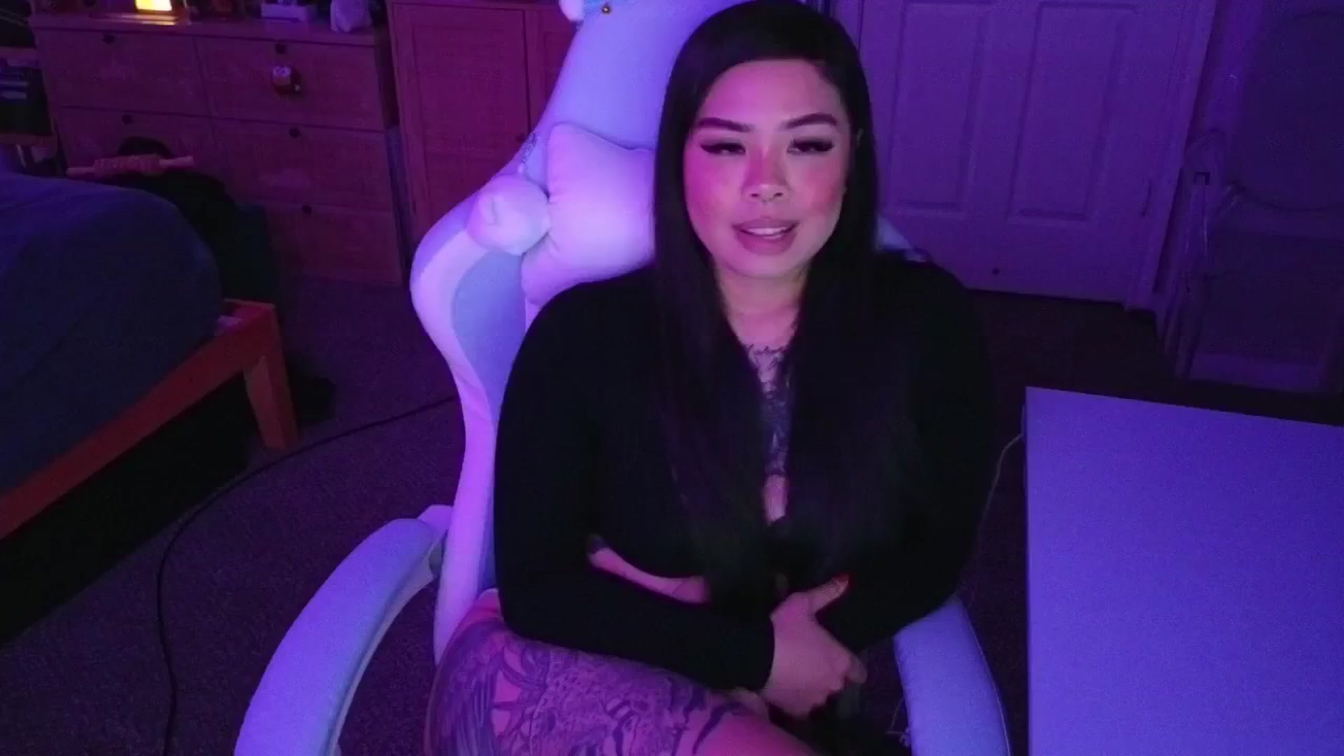 Gallery image thumbnail from dolllface's myfreecams stream on, 04/24/2025, 07:19 image 5 of 20