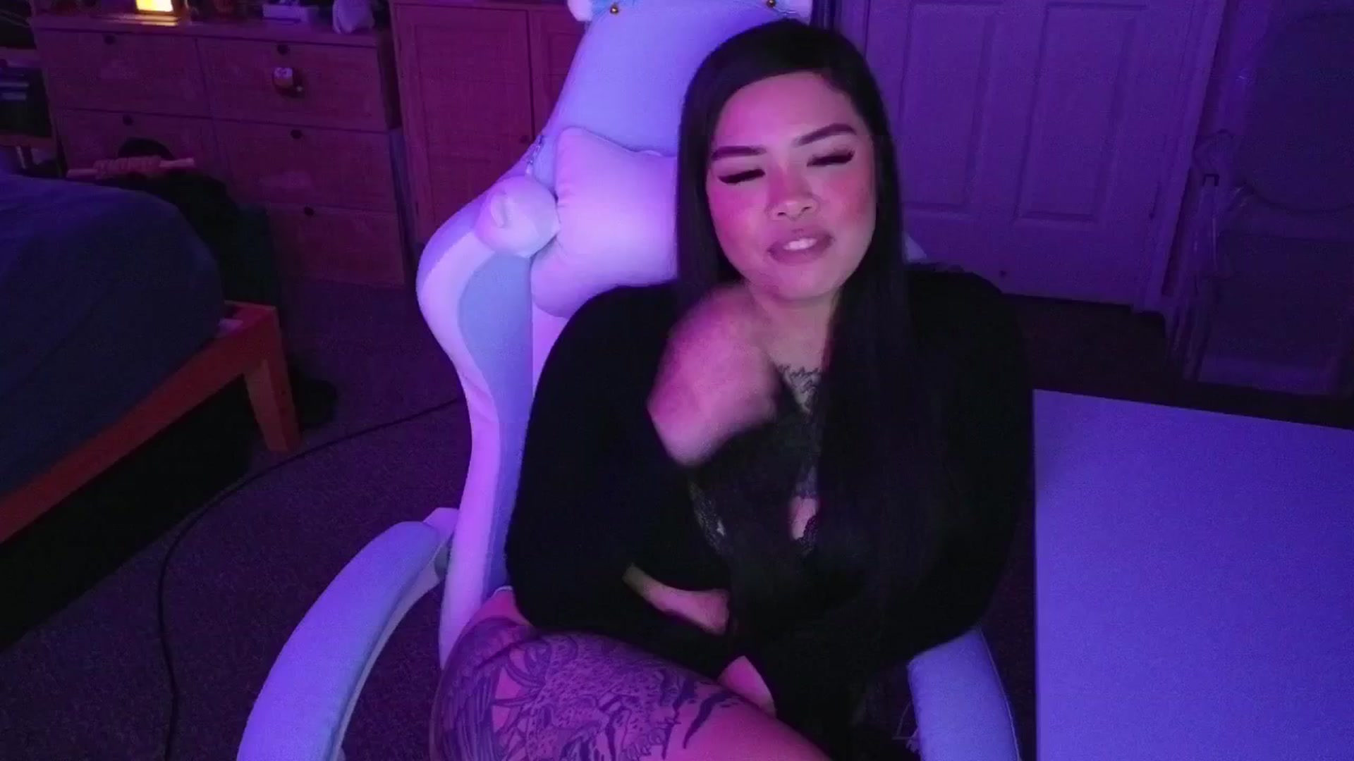 Gallery image thumbnail from dolllface's myfreecams stream on, 04/24/2025, 07:19 image 7 of 20