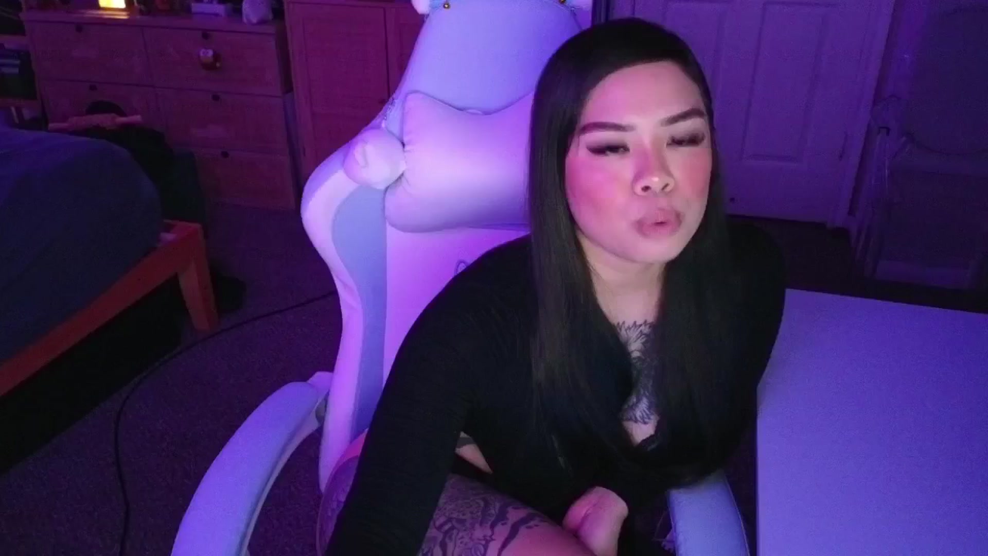 Gallery image thumbnail from dolllface's myfreecams stream on, 04/24/2025, 07:19 image 6 of 20