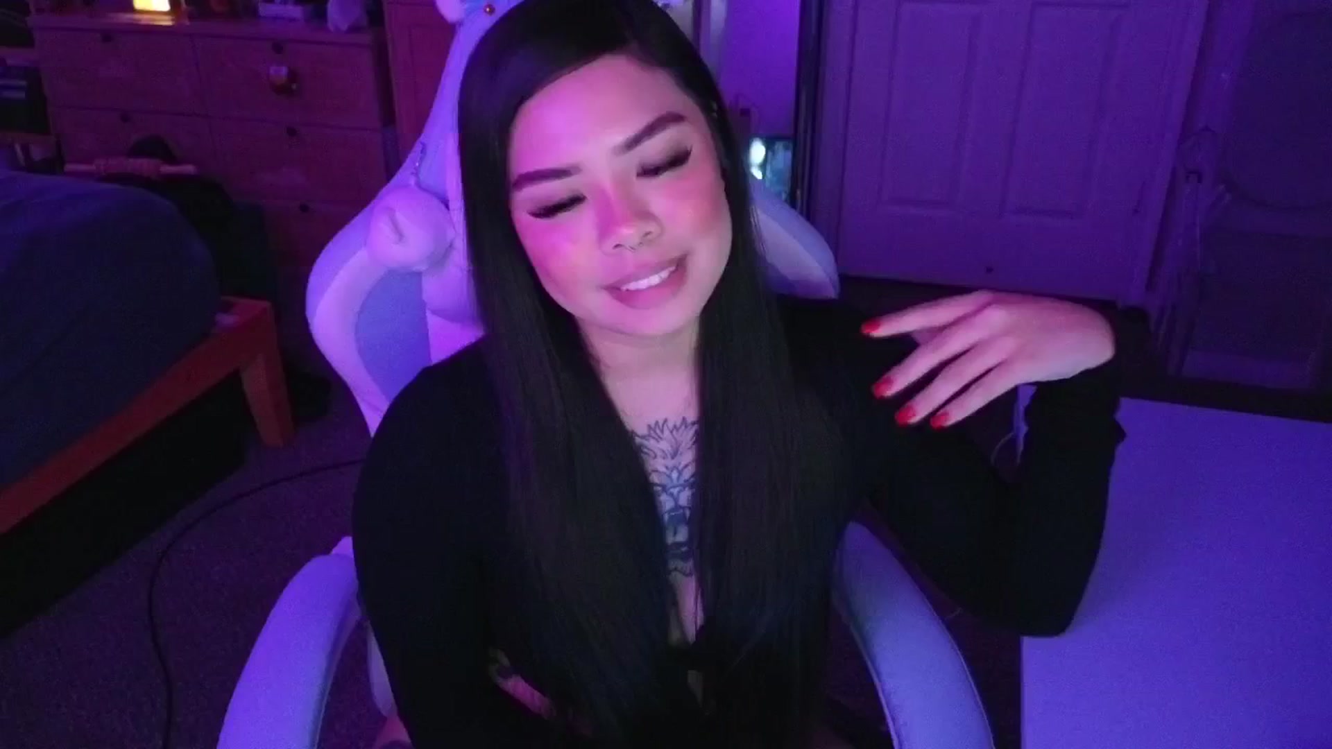 Gallery image thumbnail from dolllface's myfreecams stream on, 04/24/2025, 07:19 image 17 of 20