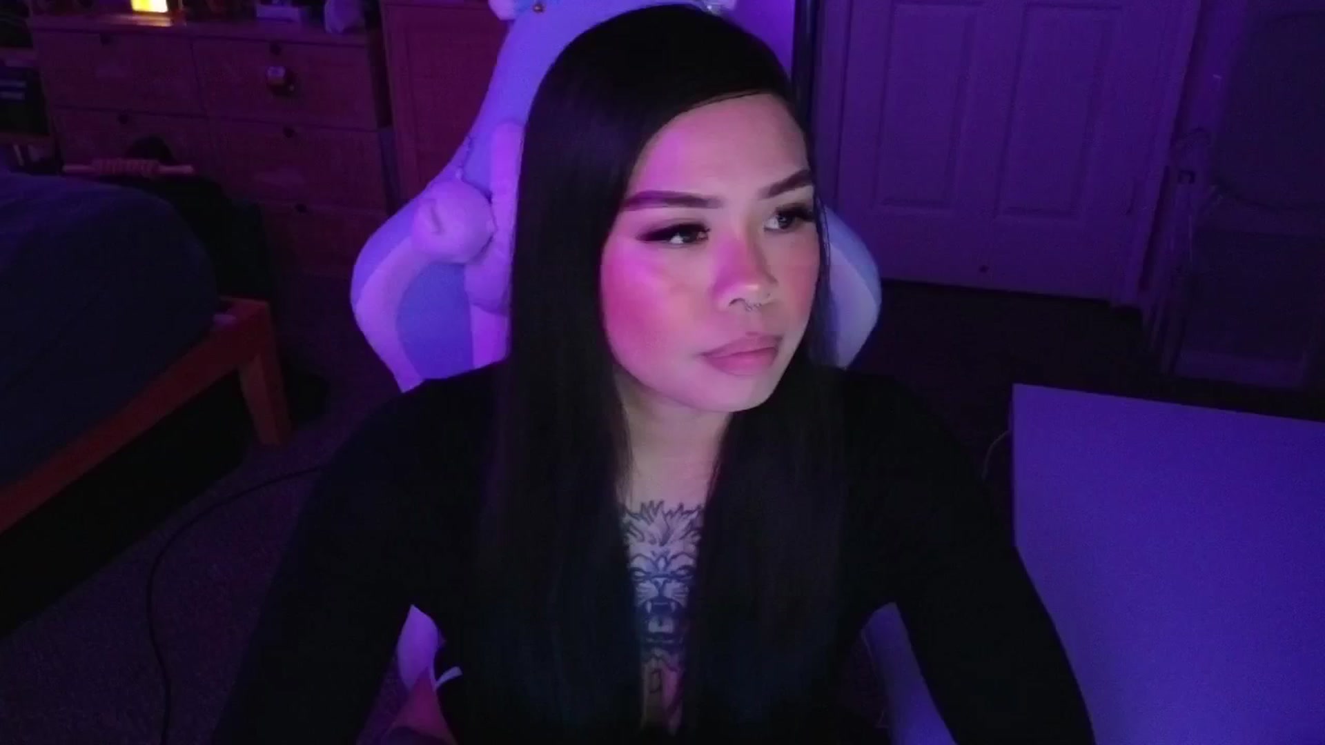 Gallery image thumbnail from dolllface's myfreecams stream on, 04/24/2025, 07:19 image 14 of 20