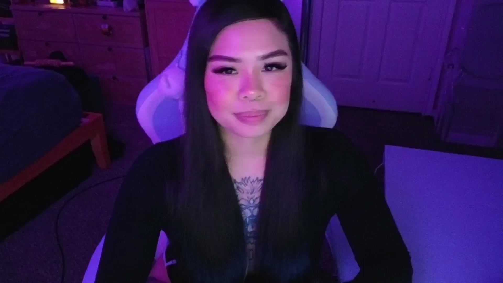 Gallery image thumbnail from dolllface's myfreecams stream on, 04/24/2025, 07:19 image 19 of 20