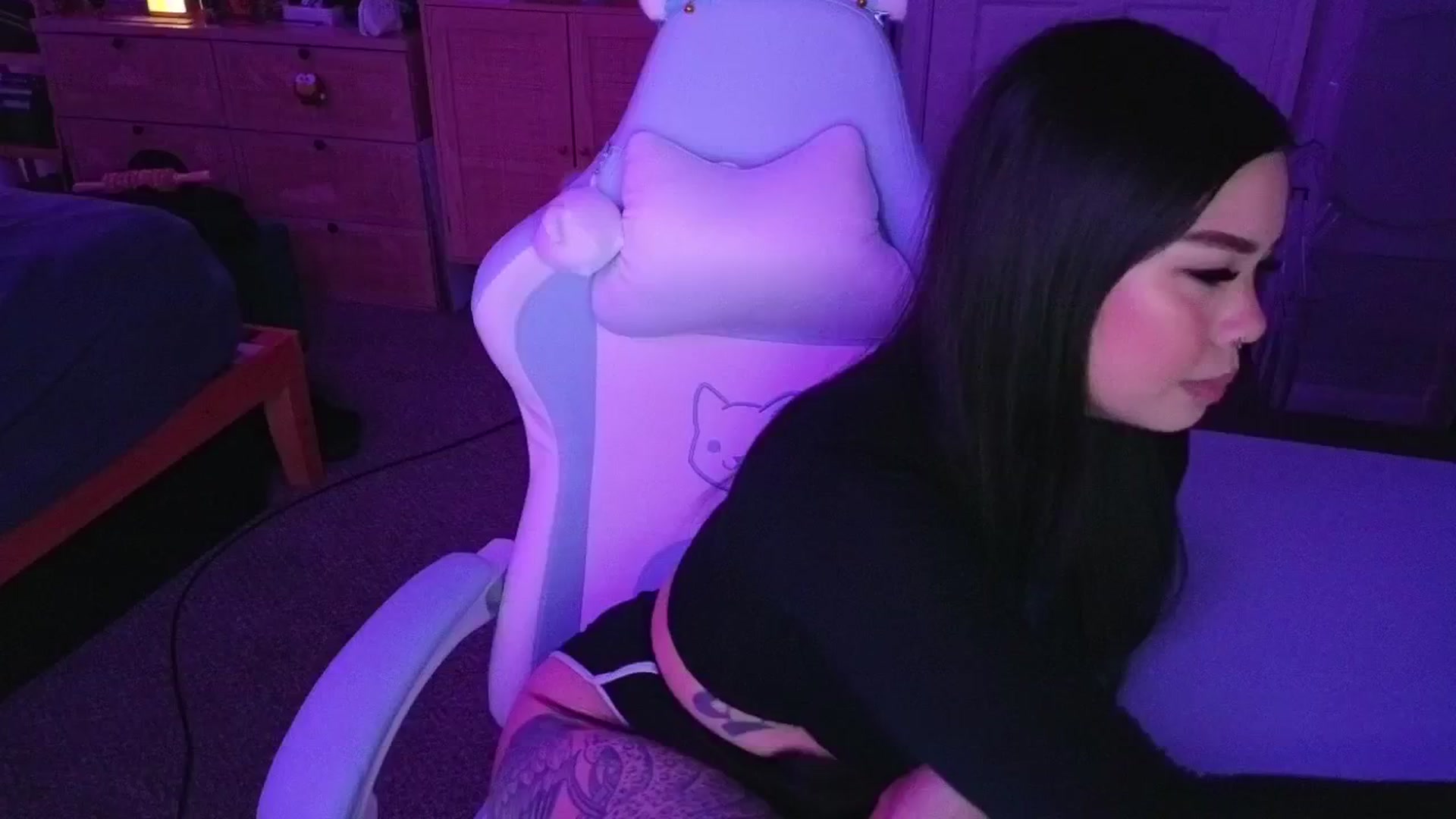 Gallery image thumbnail from dolllface's myfreecams stream on, 04/24/2025, 07:19 image 1 of 20