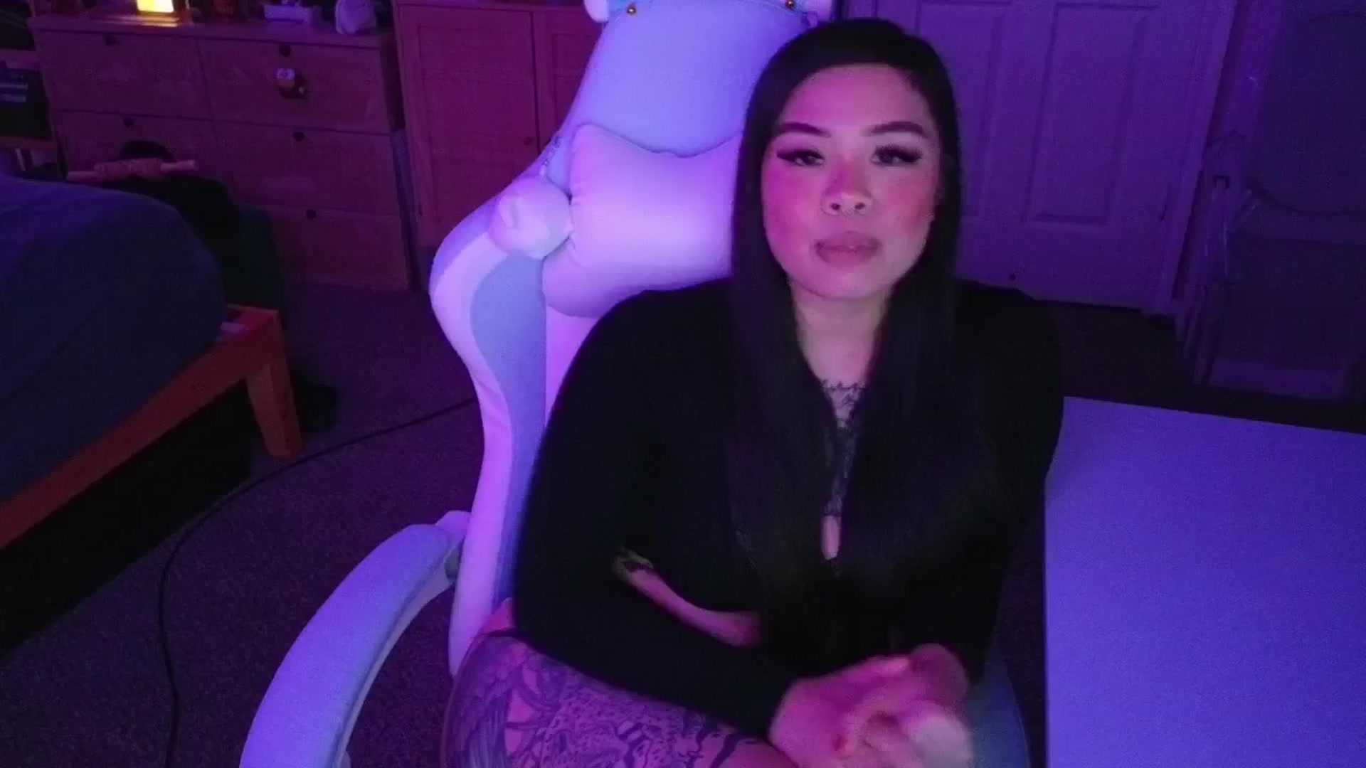 Gallery image thumbnail from dolllface's myfreecams stream on, 04/24/2025, 07:19 image 4 of 20