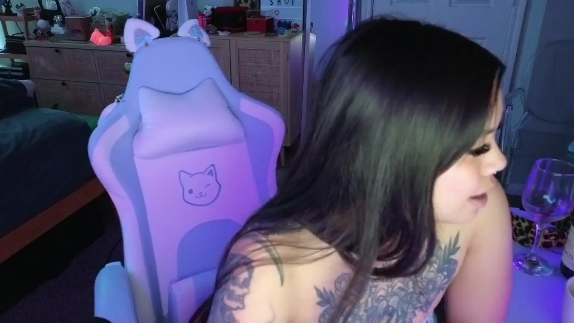 Gallery image thumbnail from dolllface's myfreecams stream on, 05/01/2025, 12:00 image 5 of 20