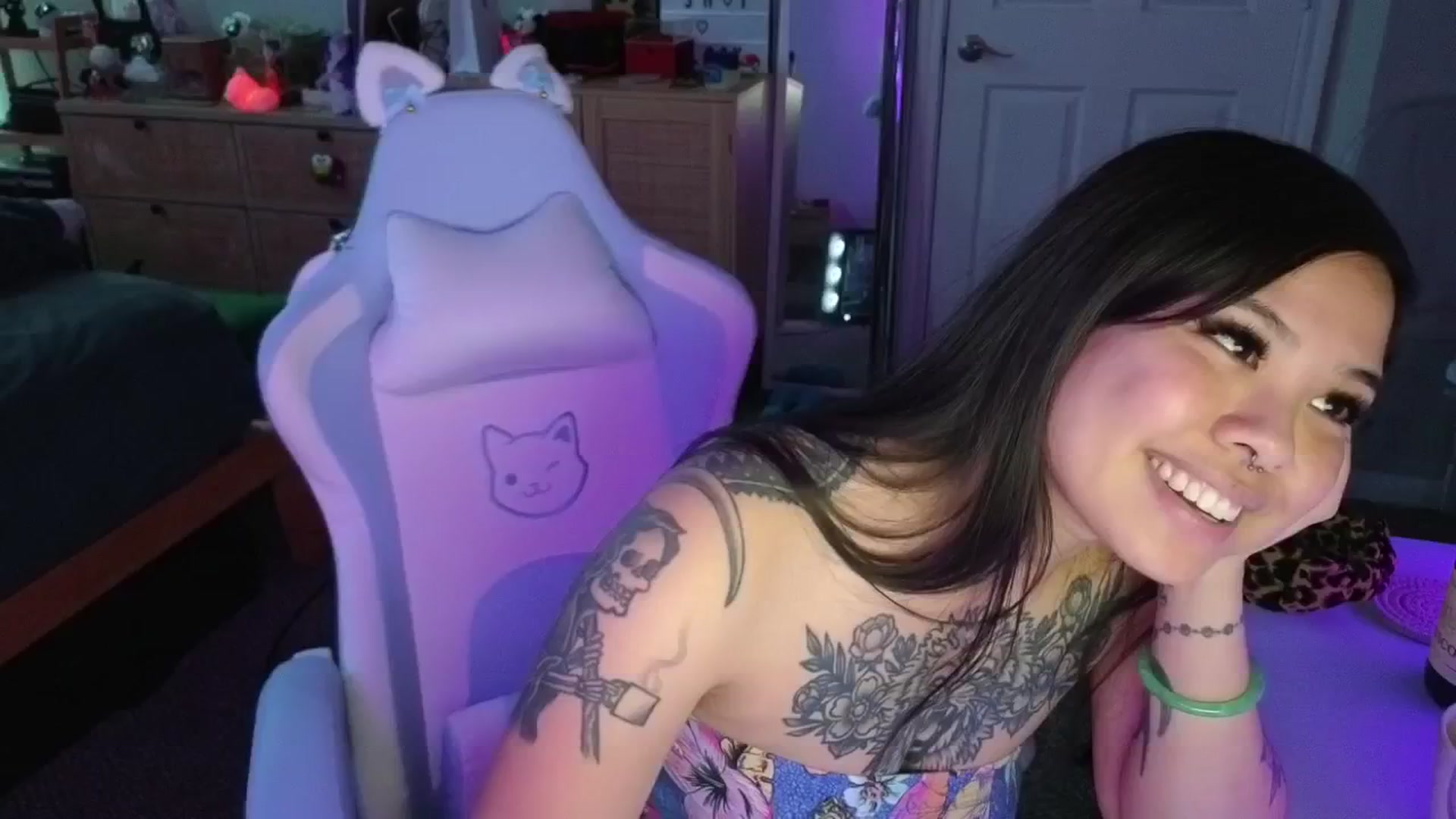 Gallery image thumbnail from dolllface's myfreecams stream on, 05/01/2025, 12:00 image 3 of 20
