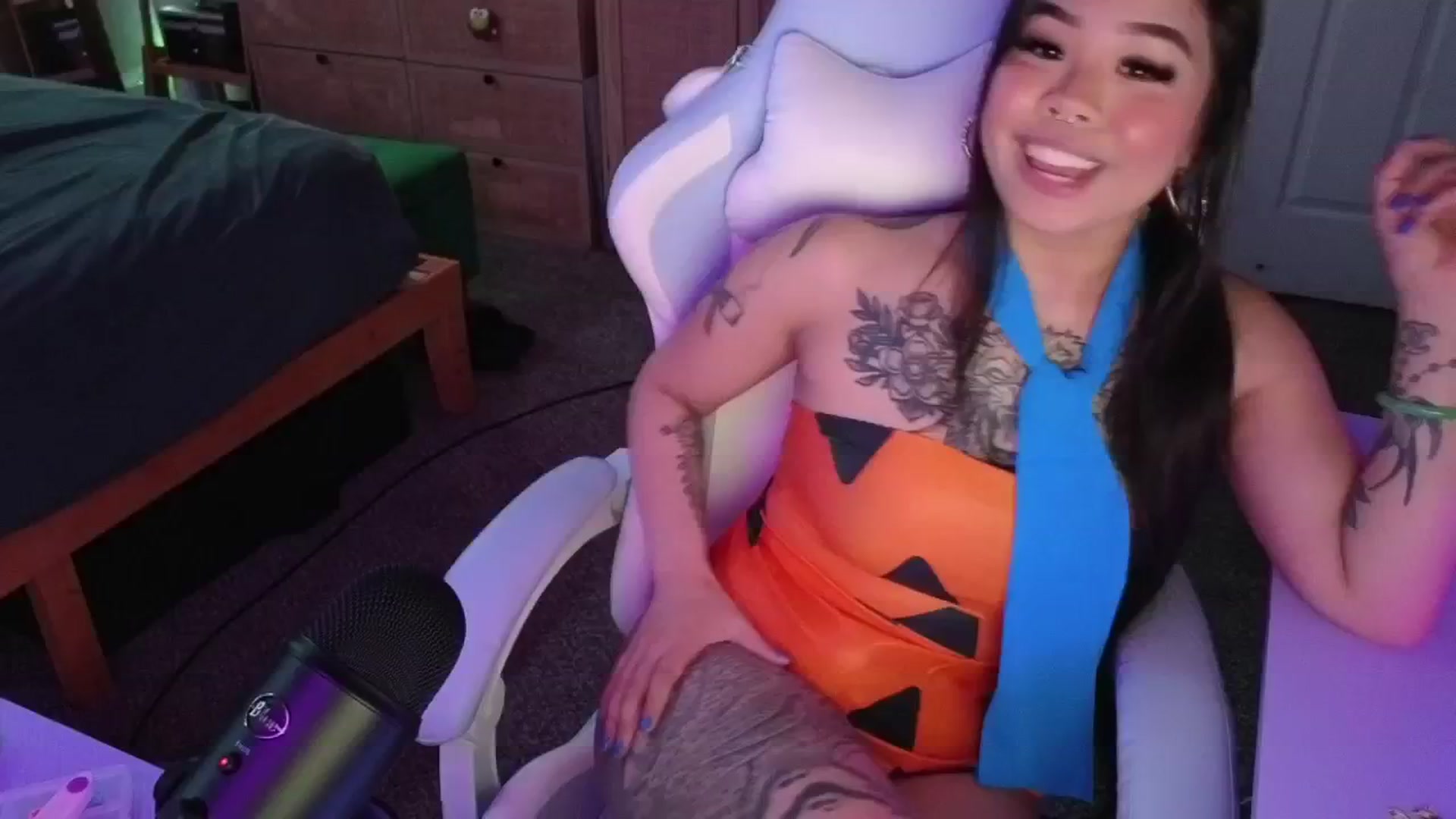 Gallery image thumbnail from dolllface's myfreecams stream on, 05/03/2025, 08:15 image 9 of 20