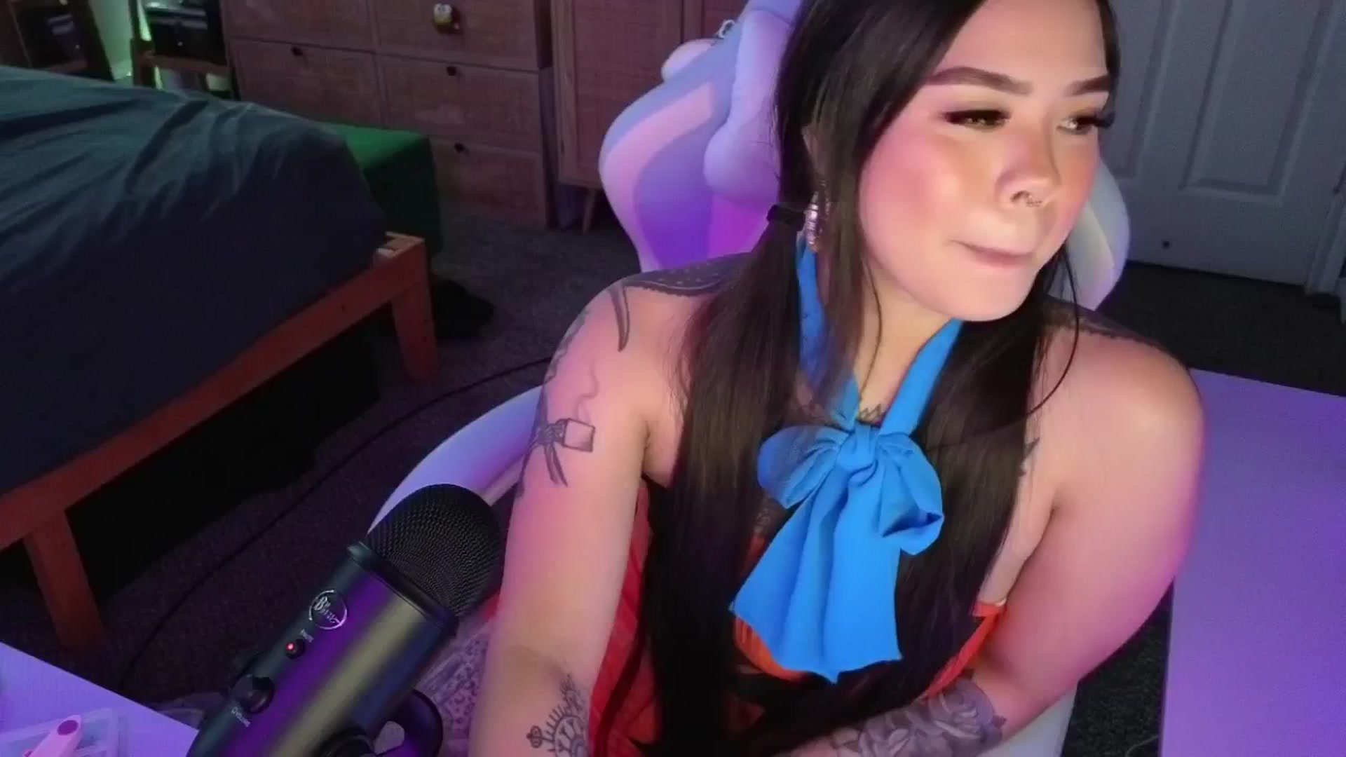 Gallery image thumbnail from dolllface's myfreecams stream on, 05/03/2025, 10:02 image 10 of 20