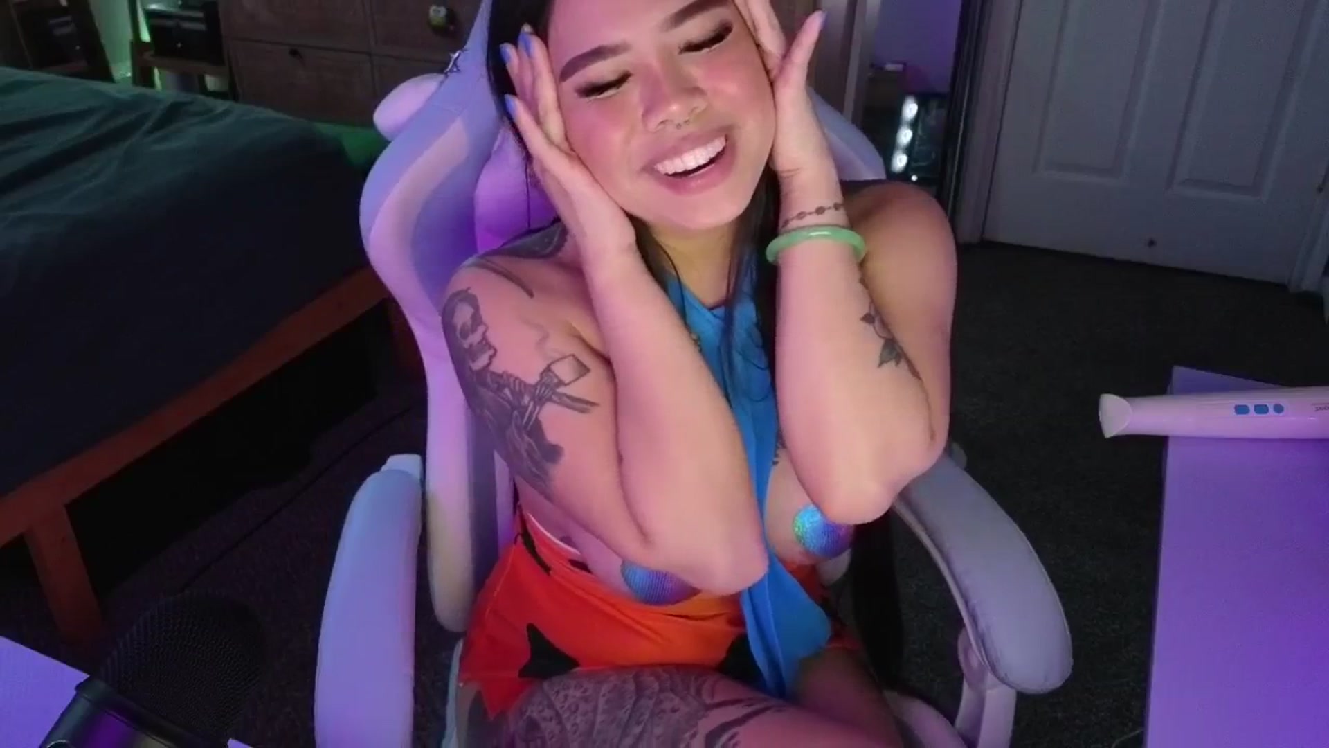 Gallery image thumbnail from dolllface's myfreecams stream on, 05/03/2025, 11:03 image 14 of 20