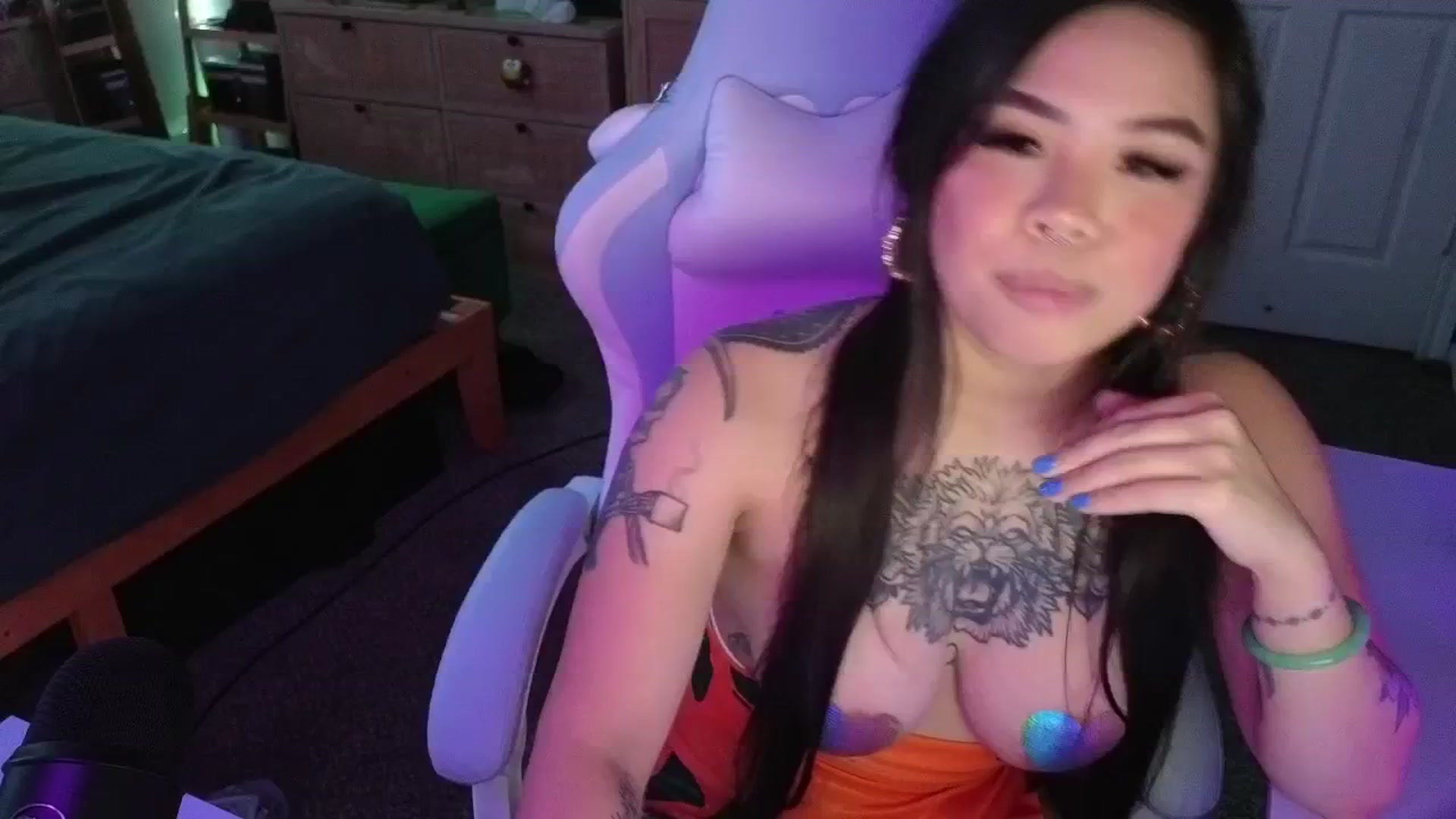 Gallery image thumbnail from dolllface's myfreecams stream on, 05/03/2025, 11:50 image 6 of 20