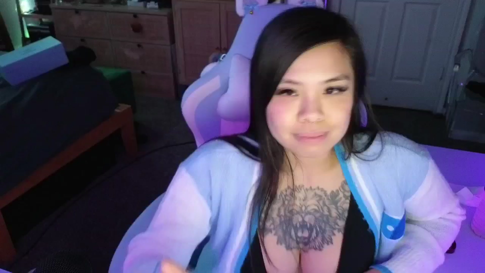 Gallery image thumbnail from dolllface's myfreecams stream on, 05/13/2025, 10:42 image 12 of 20