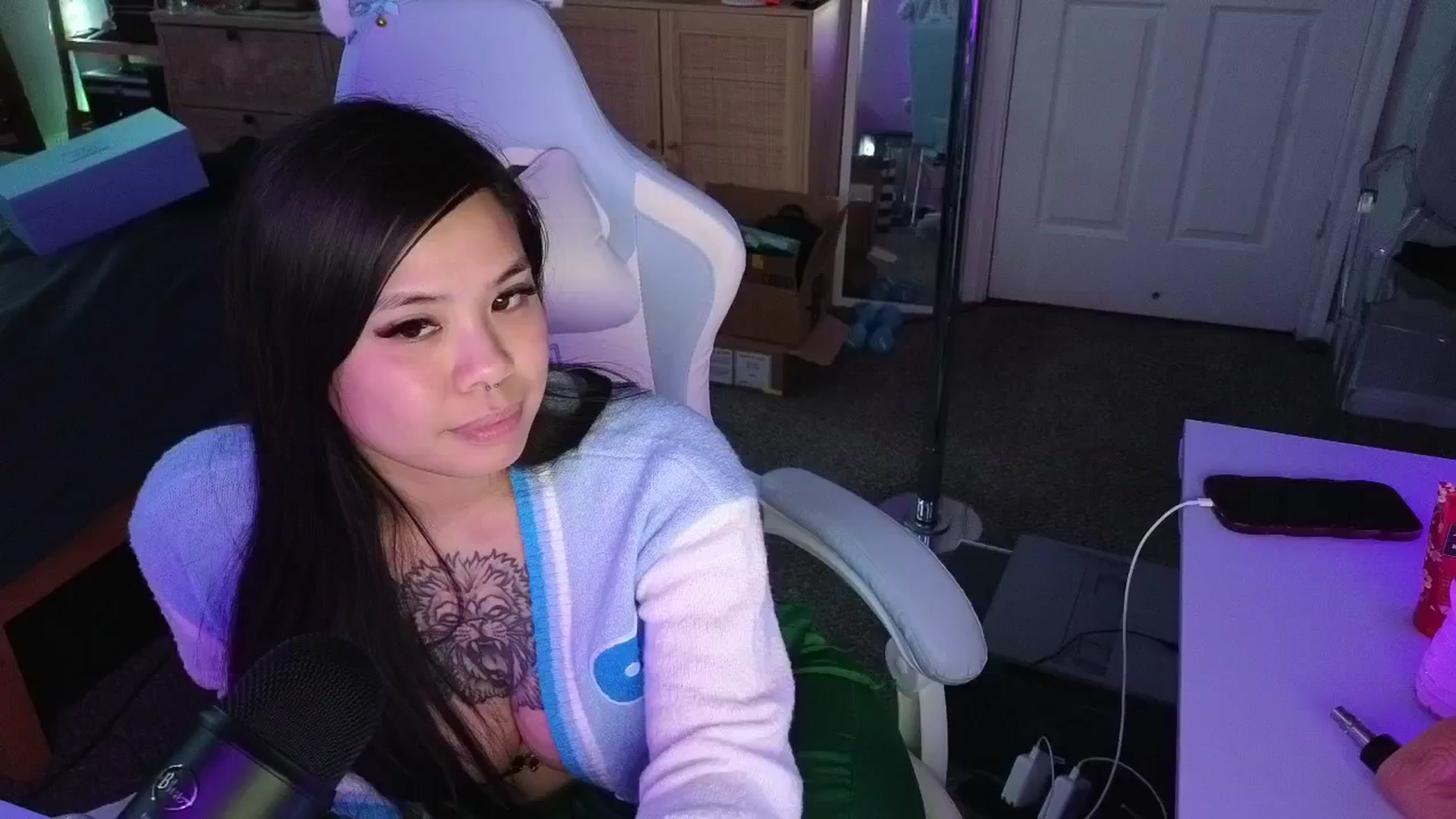 Gallery image thumbnail from dolllface's myfreecams stream on, 05/13/2025, 11:06 image 20 of 20