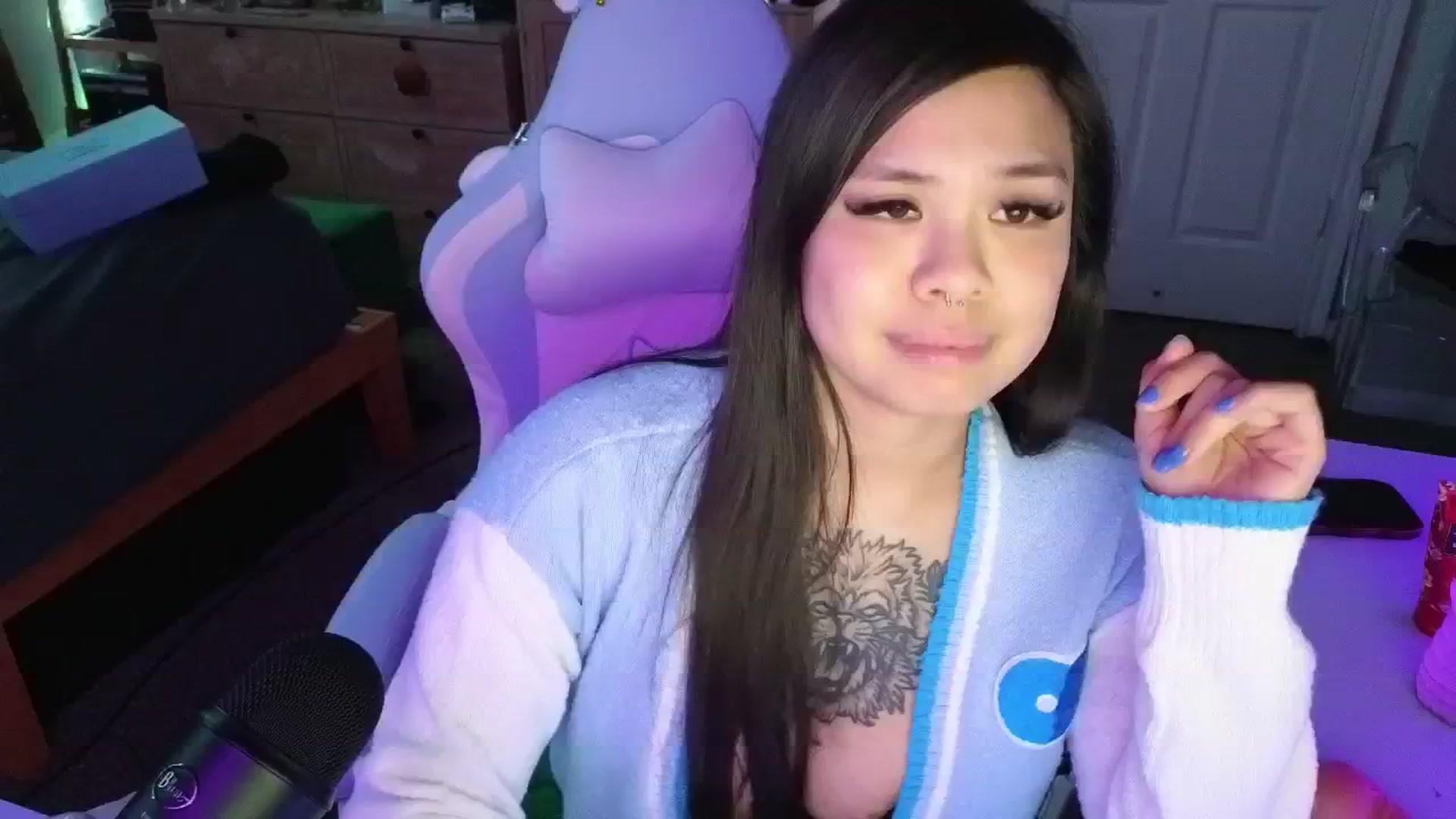 Gallery image thumbnail from dolllface's myfreecams stream on, 05/13/2025, 11:06 image 18 of 20
