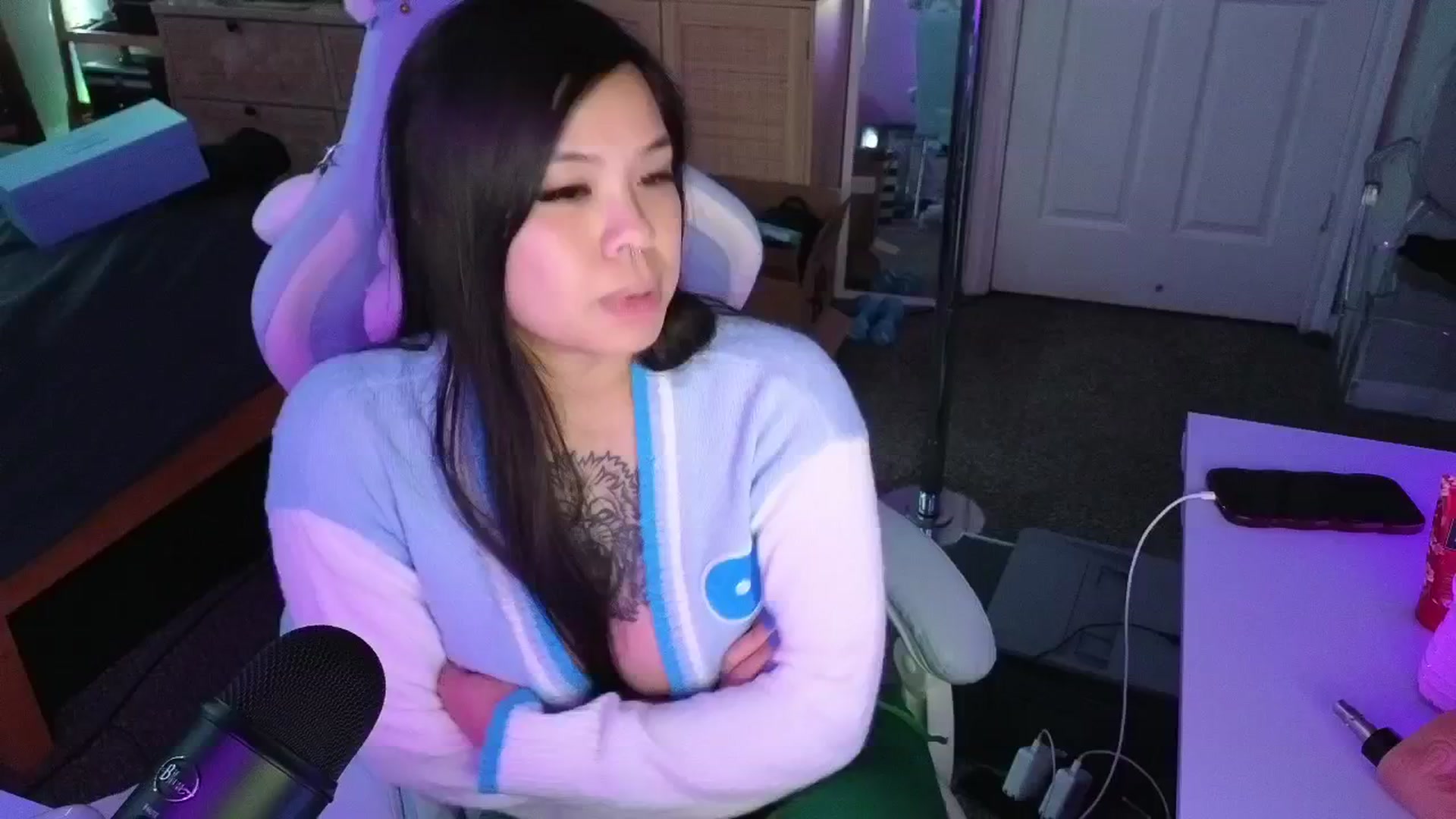 Gallery image thumbnail from dolllface's myfreecams stream on, 05/13/2025, 11:06 image 19 of 20