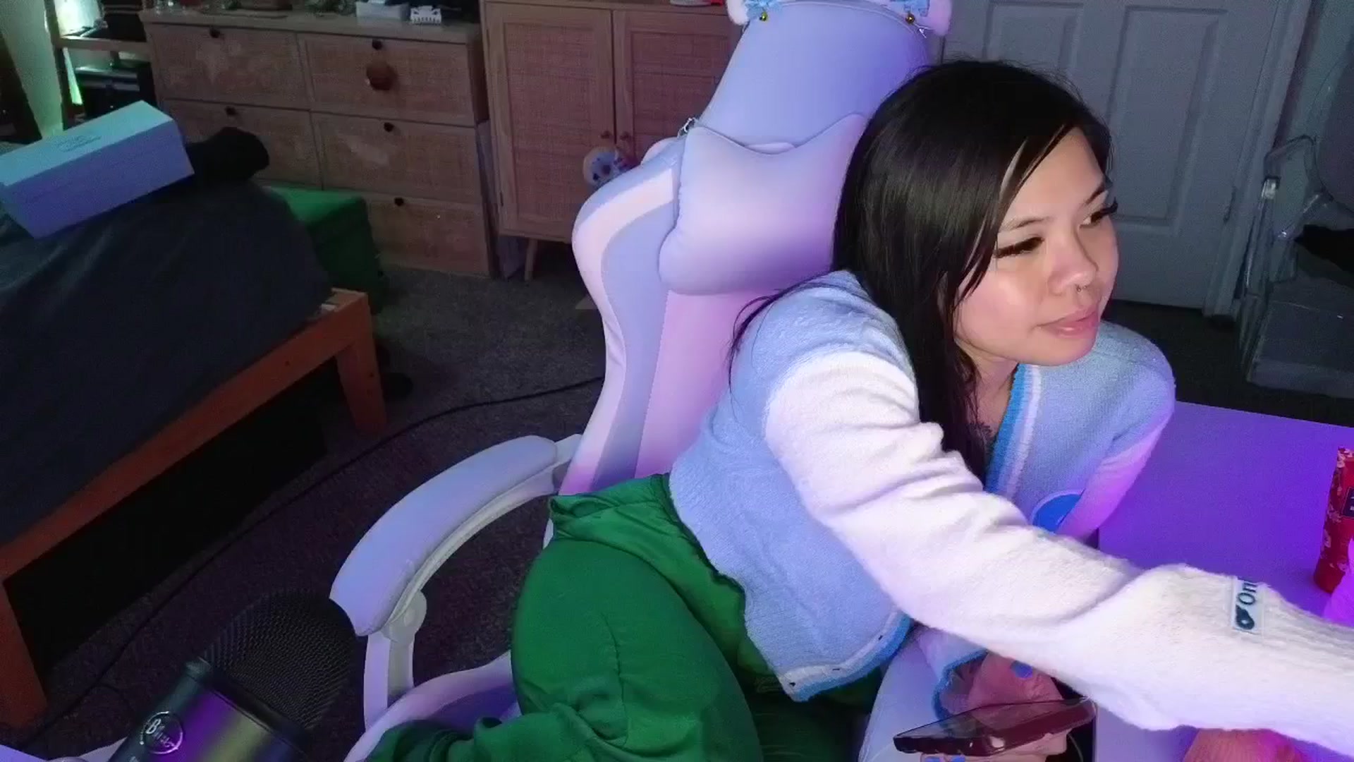 Gallery image thumbnail from dolllface's myfreecams stream on, 05/13/2025, 11:06 image 7 of 20