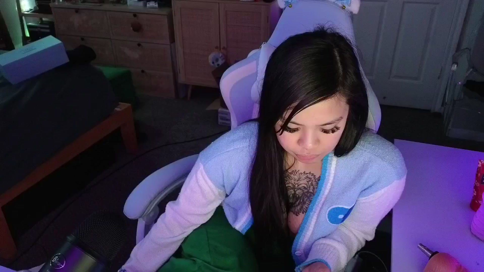 Gallery image thumbnail from dolllface's myfreecams stream on, 05/13/2025, 11:06 image 15 of 20