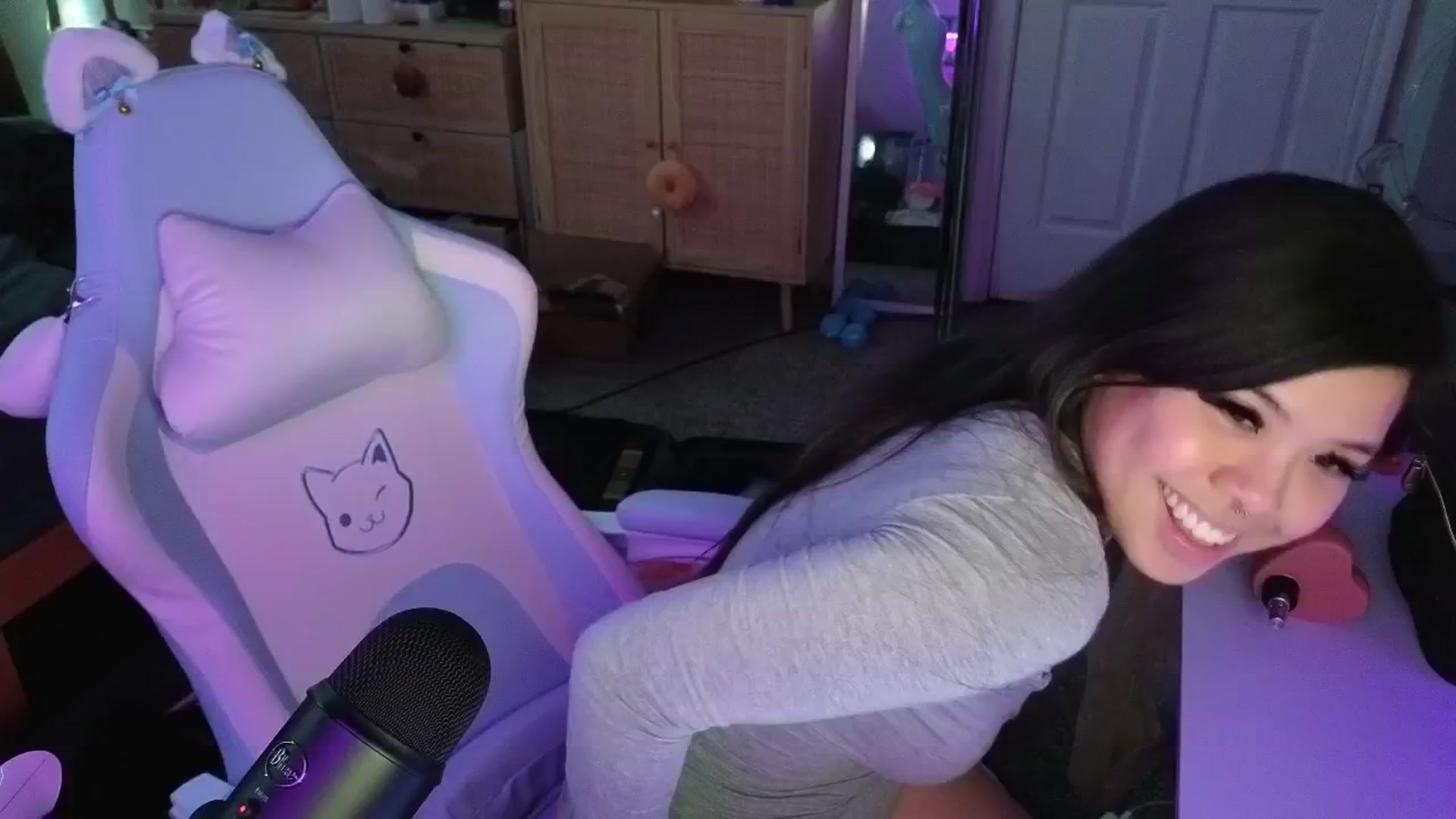 Gallery image thumbnail from dolllface's myfreecams stream on, 05/15/2025, 11:07 image 6 of 20