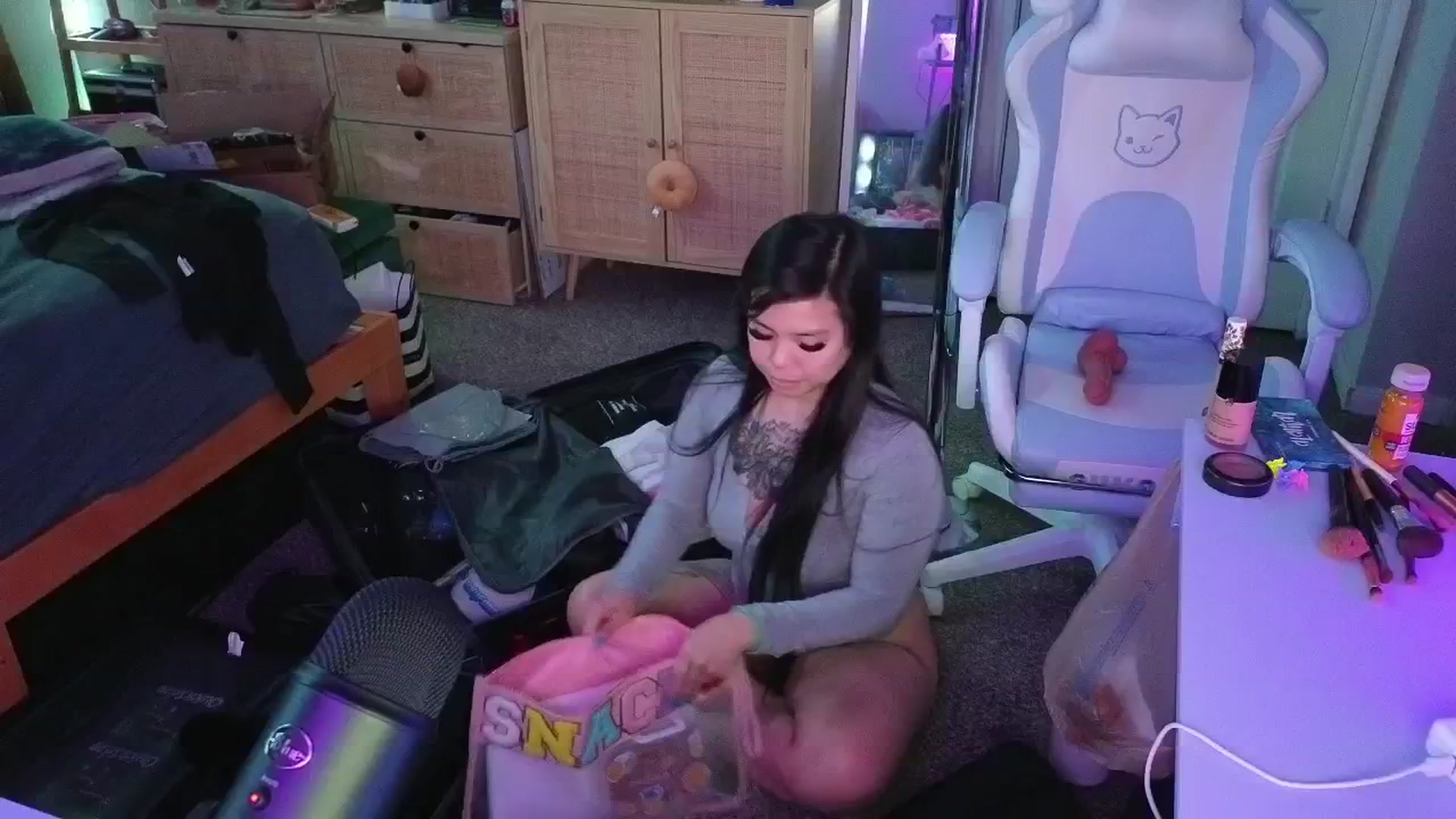 Gallery image thumbnail from dolllface's myfreecams stream on, 05/15/2025, 11:07 image 15 of 20