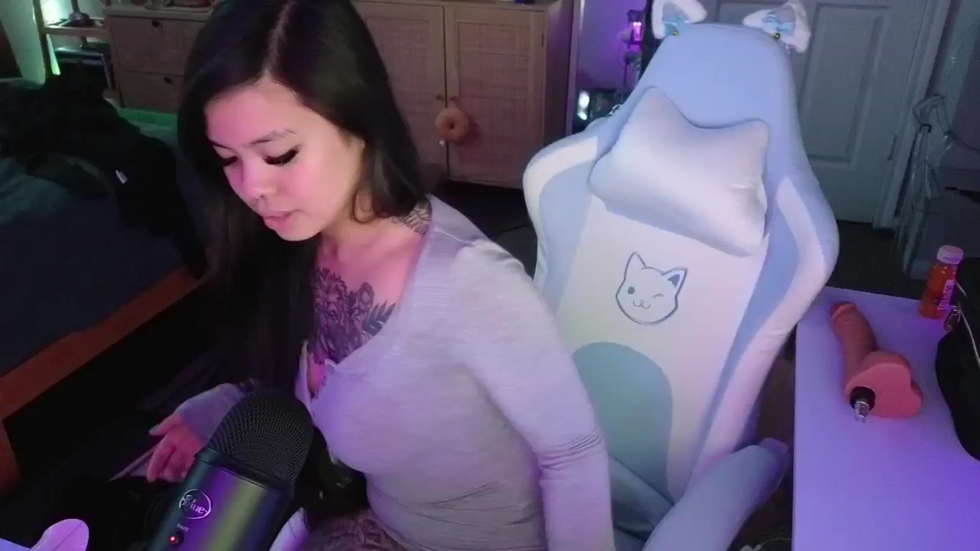 Gallery image thumbnail from dolllface's myfreecams stream on, 05/15/2025, 11:07 image 7 of 20