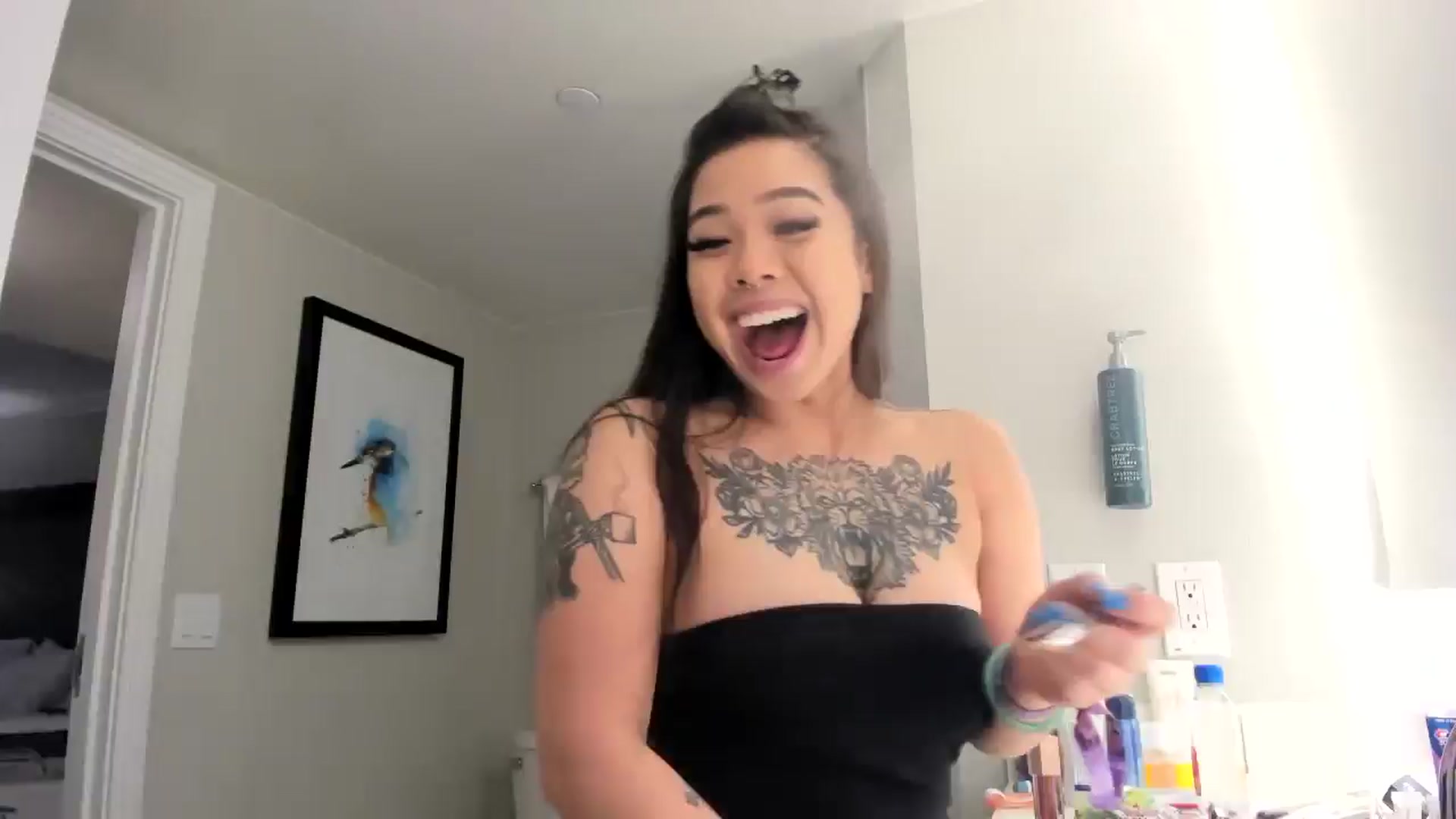 Gallery image thumbnail from dolllface's myfreecams stream on, 05/17/2025, 23:55 image 2 of 20