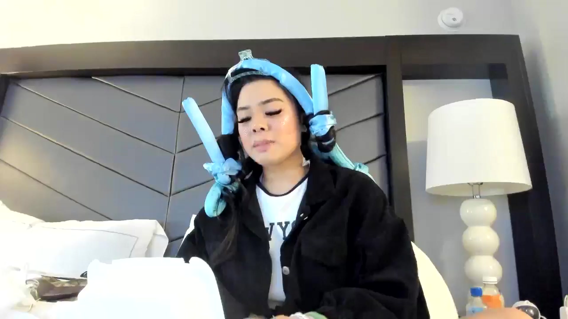 Gallery image thumbnail from dolllface's myfreecams stream on, 05/19/2025, 24:29 image 12 of 20