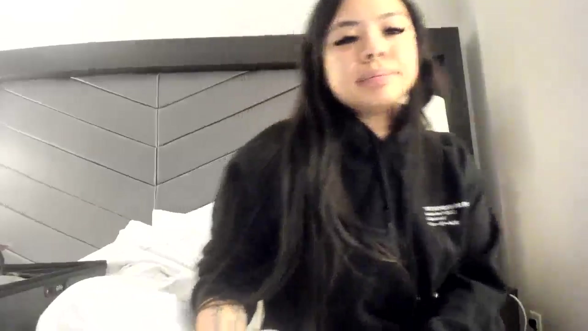 Gallery image thumbnail from dolllface's myfreecams stream on, 05/21/2025, 06:35 image 13 of 20